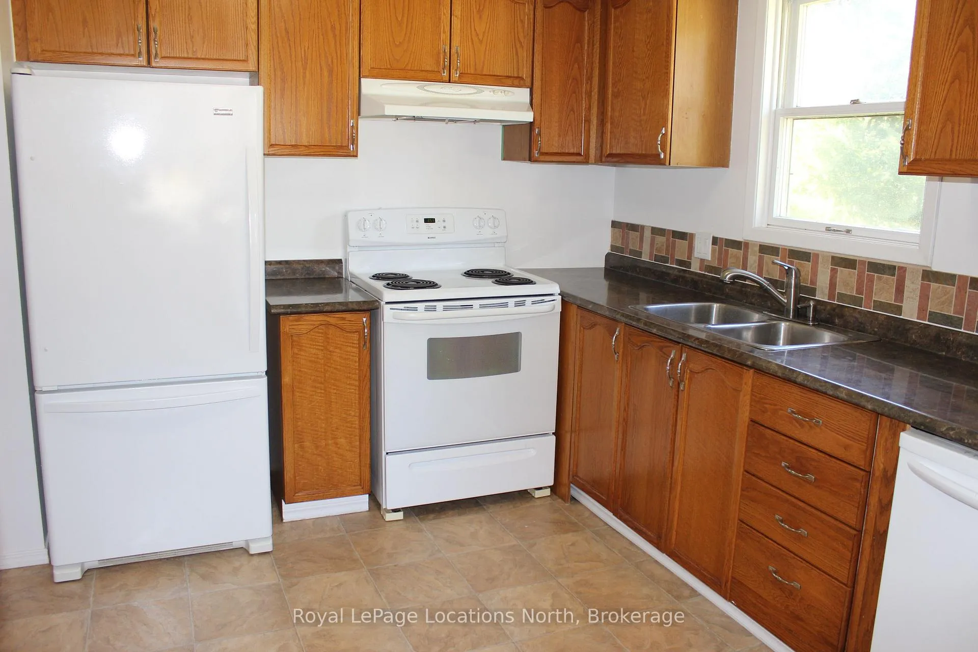 Photo 4 of 112 Smallman Drive, Wasaga Beach — HOMEH