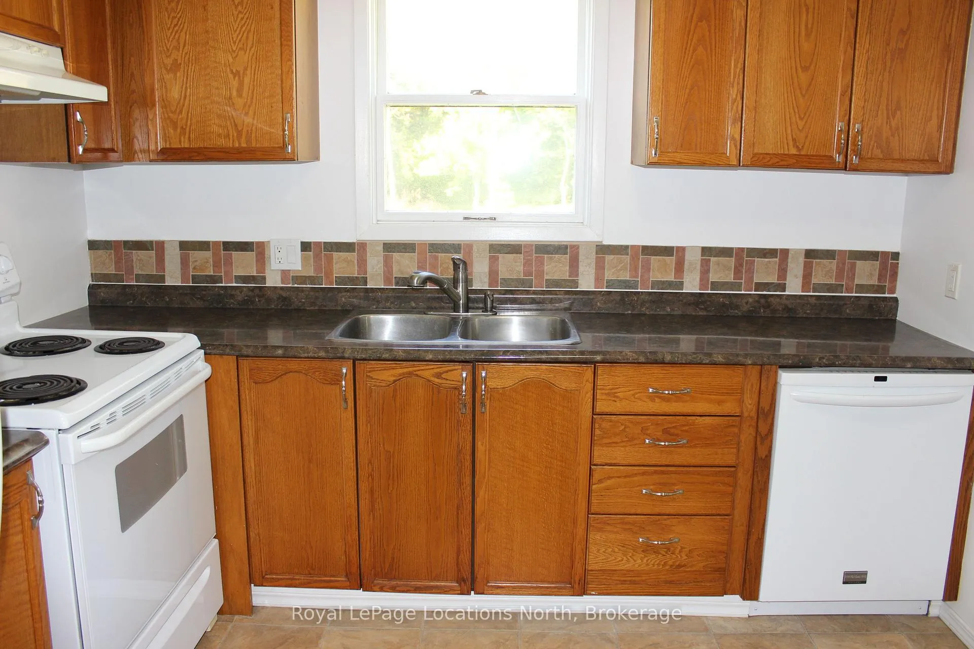 Photo 10 of 112 Smallman Drive, Wasaga Beach — HOMEH