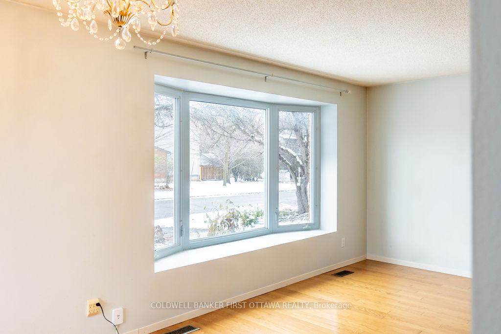 Photo 9 of 57 Benlea Drive, Ottawa, Tanglewood — HOMEH