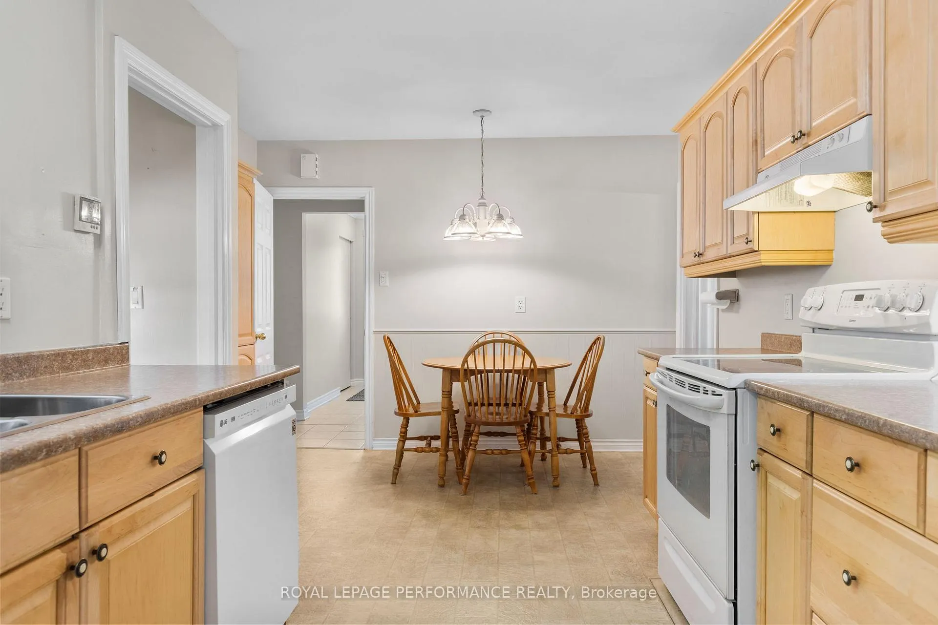 Photo 101 of 5 Revol Road, Ottawa, Merivale Gardens — HOMEH
