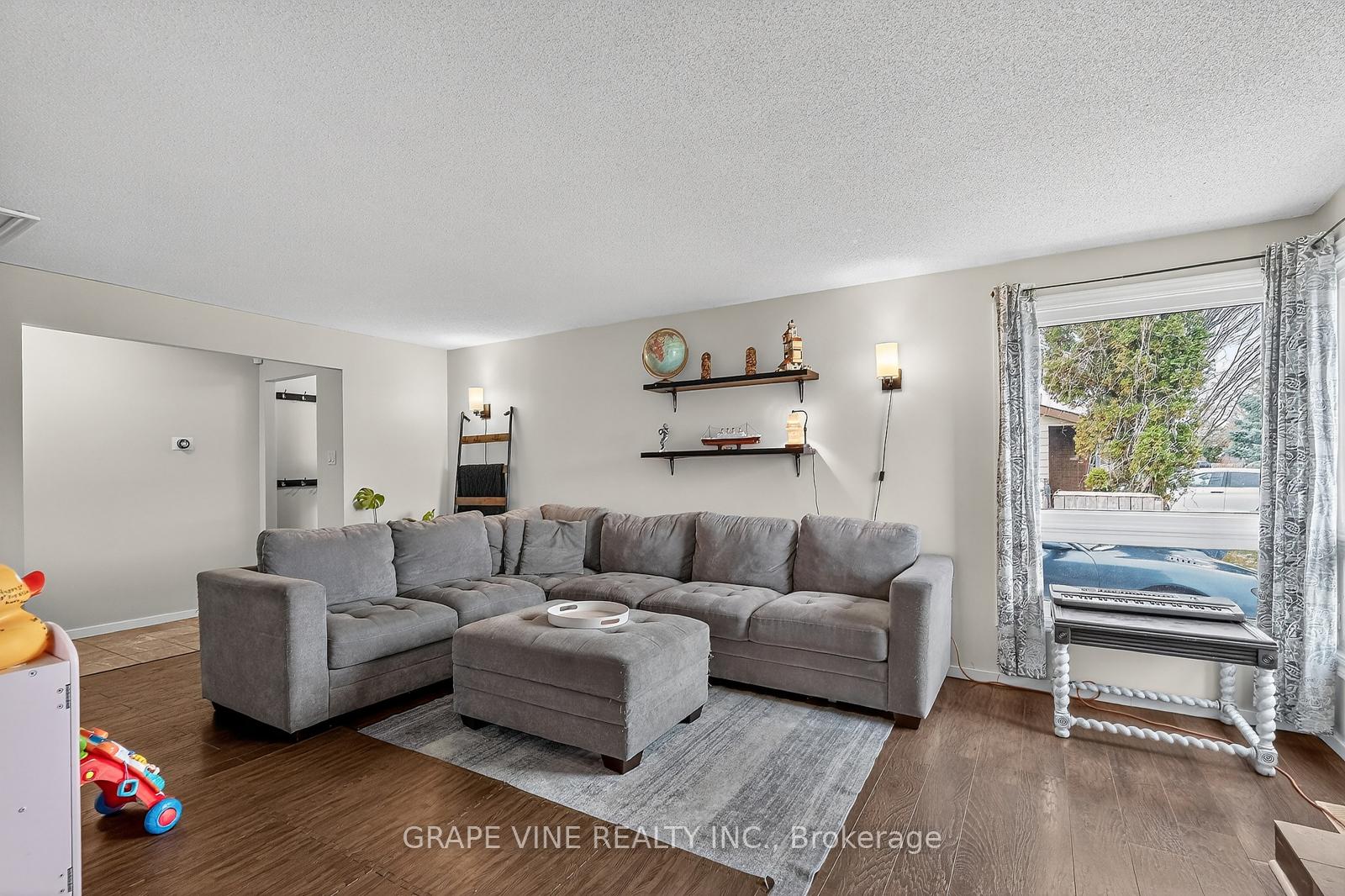 Photo 9 of 24 Lansfield Way, Ottawa, Tanglewood — HOMEH