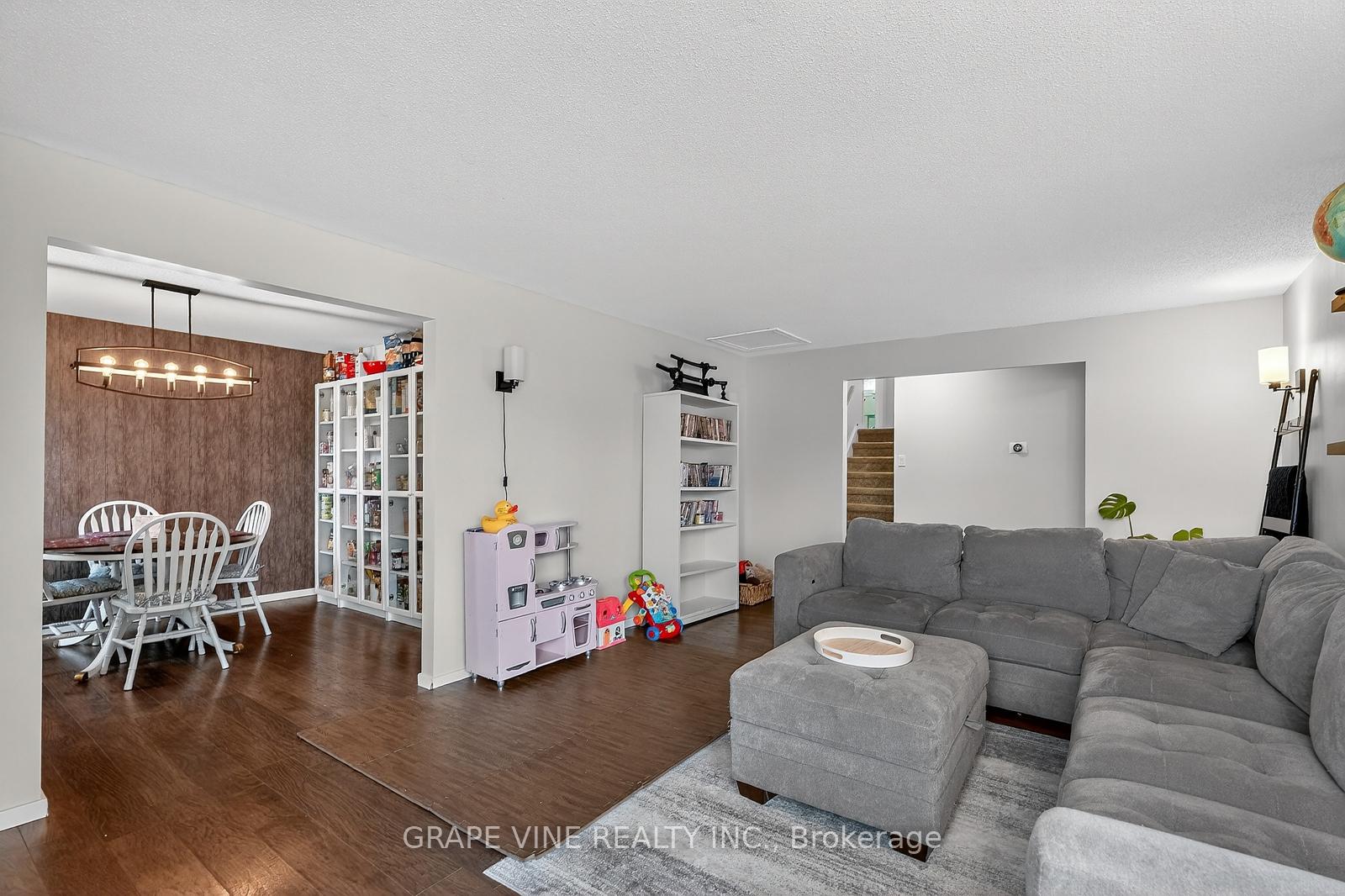 Photo 10 of 24 Lansfield Way, Ottawa, Tanglewood — HOMEH