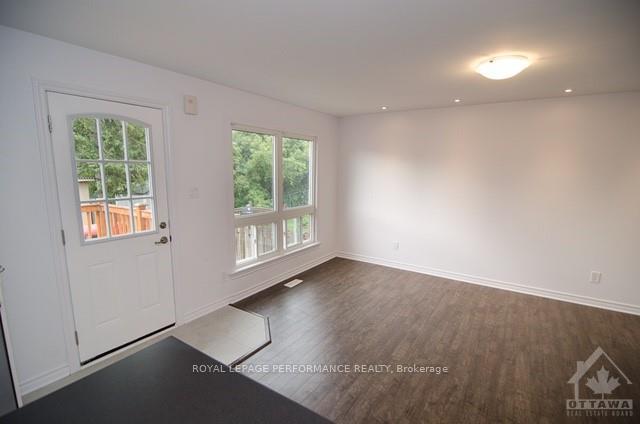 Photo 2 of Unit B, 111 Dalehurst Drive, Ottawa, Tanglewood — HOMEH