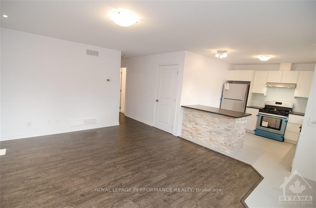 Photo 3 of Unit B, 111 Dalehurst Drive, Ottawa, Tanglewood — HOMEH