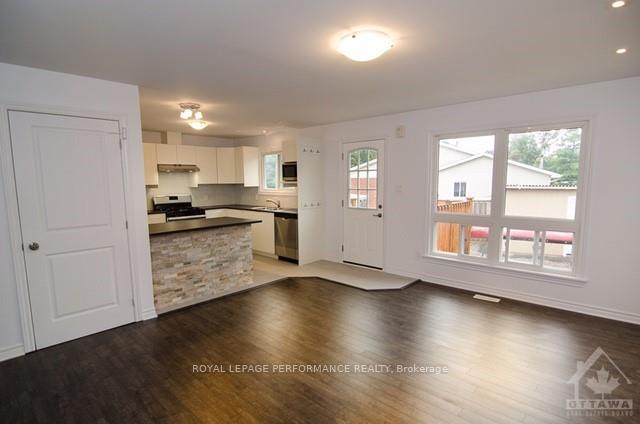 Photo 4 of Unit B, 111 Dalehurst Drive, Ottawa, Tanglewood — HOMEH