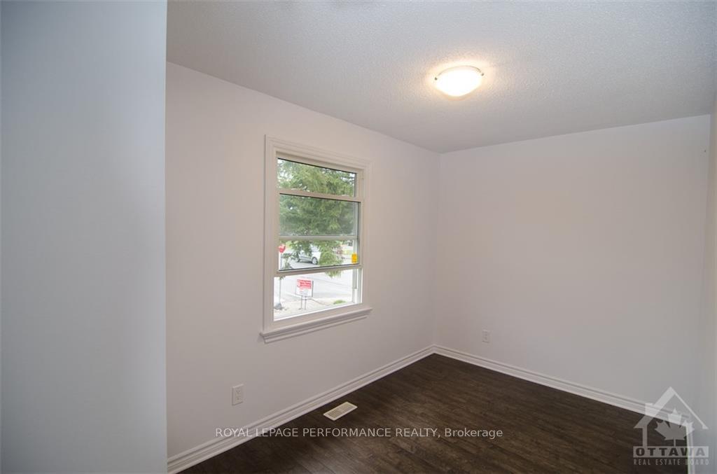 Photo 14 of Unit B, 111 Dalehurst Drive, Ottawa, Tanglewood — HOMEH