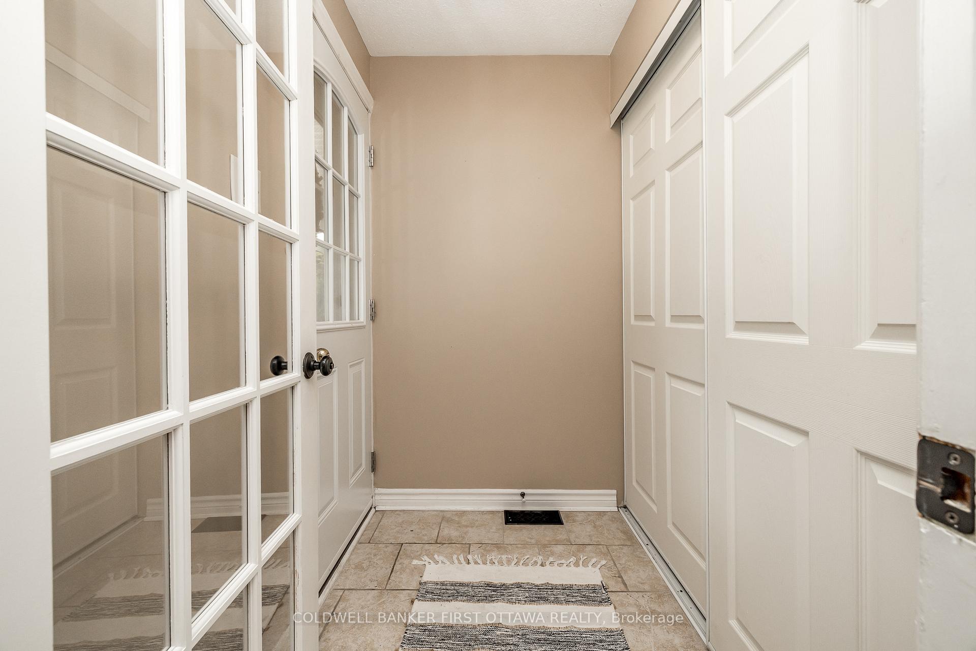 Photo 5 of 48 Downsview Crescent, Ottawa, Tanglewood — HOMEH