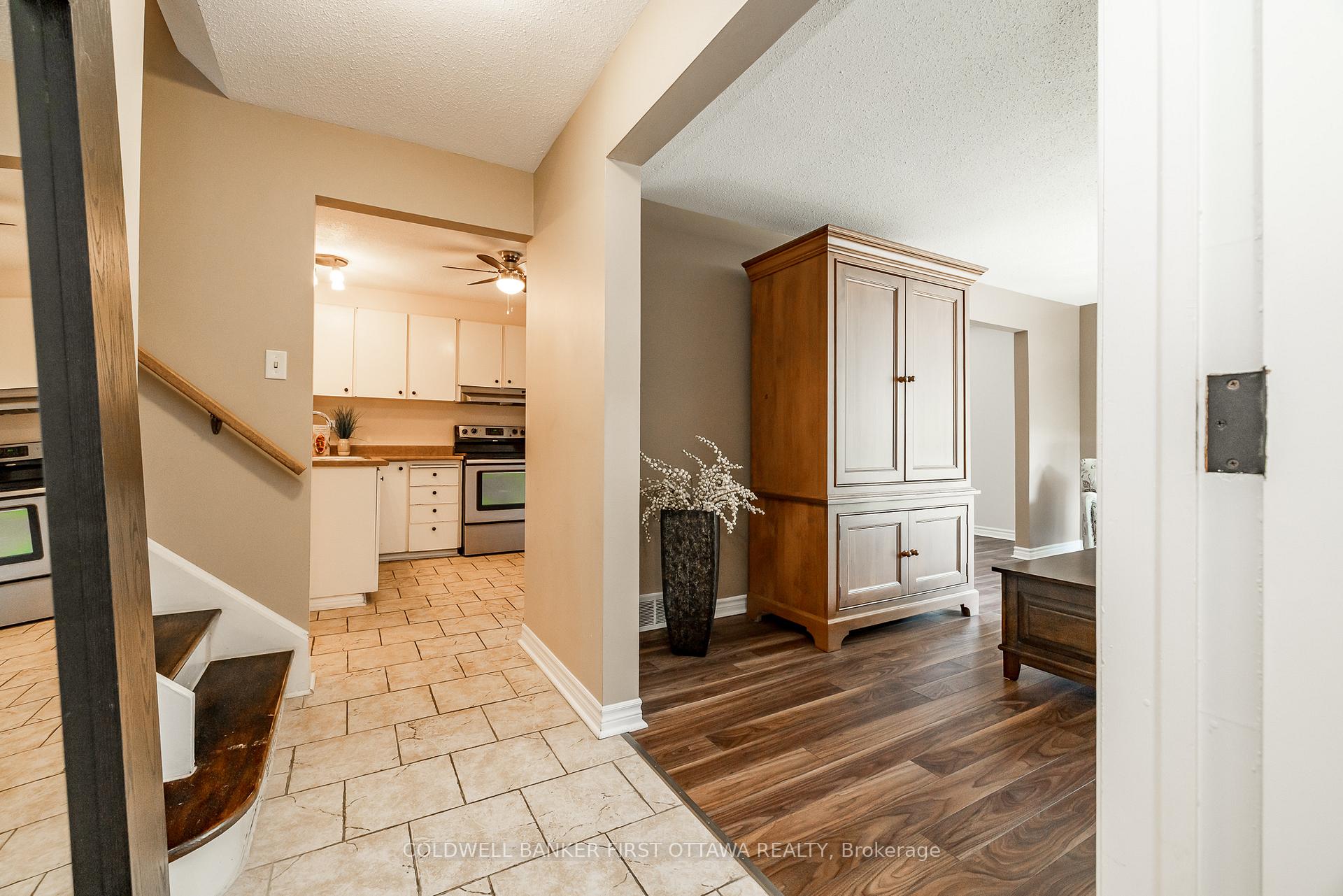 Photo 6 of 48 Downsview Crescent, Ottawa, Tanglewood — HOMEH