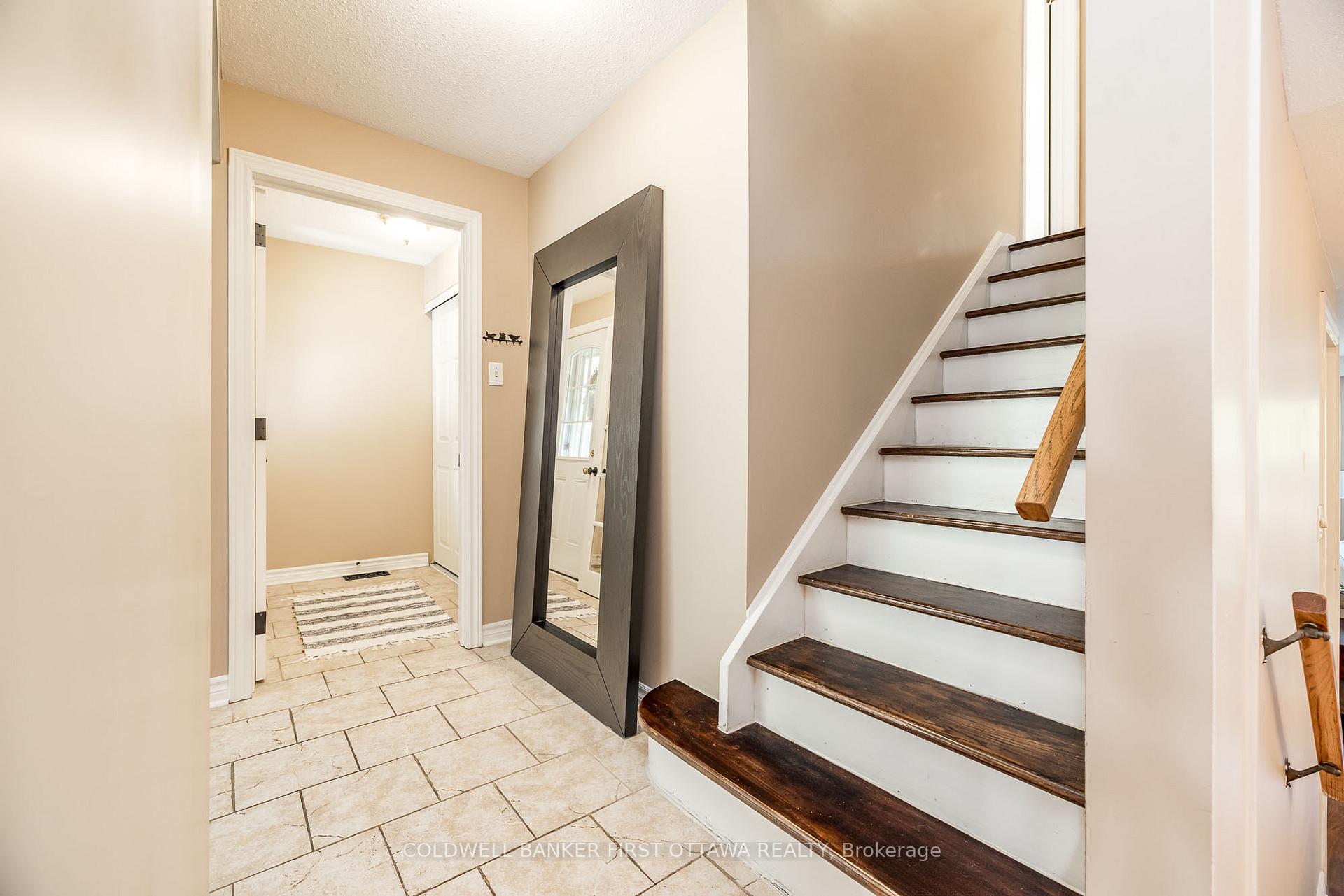 Photo 22 of 48 Downsview Crescent, Ottawa, Tanglewood — HOMEH