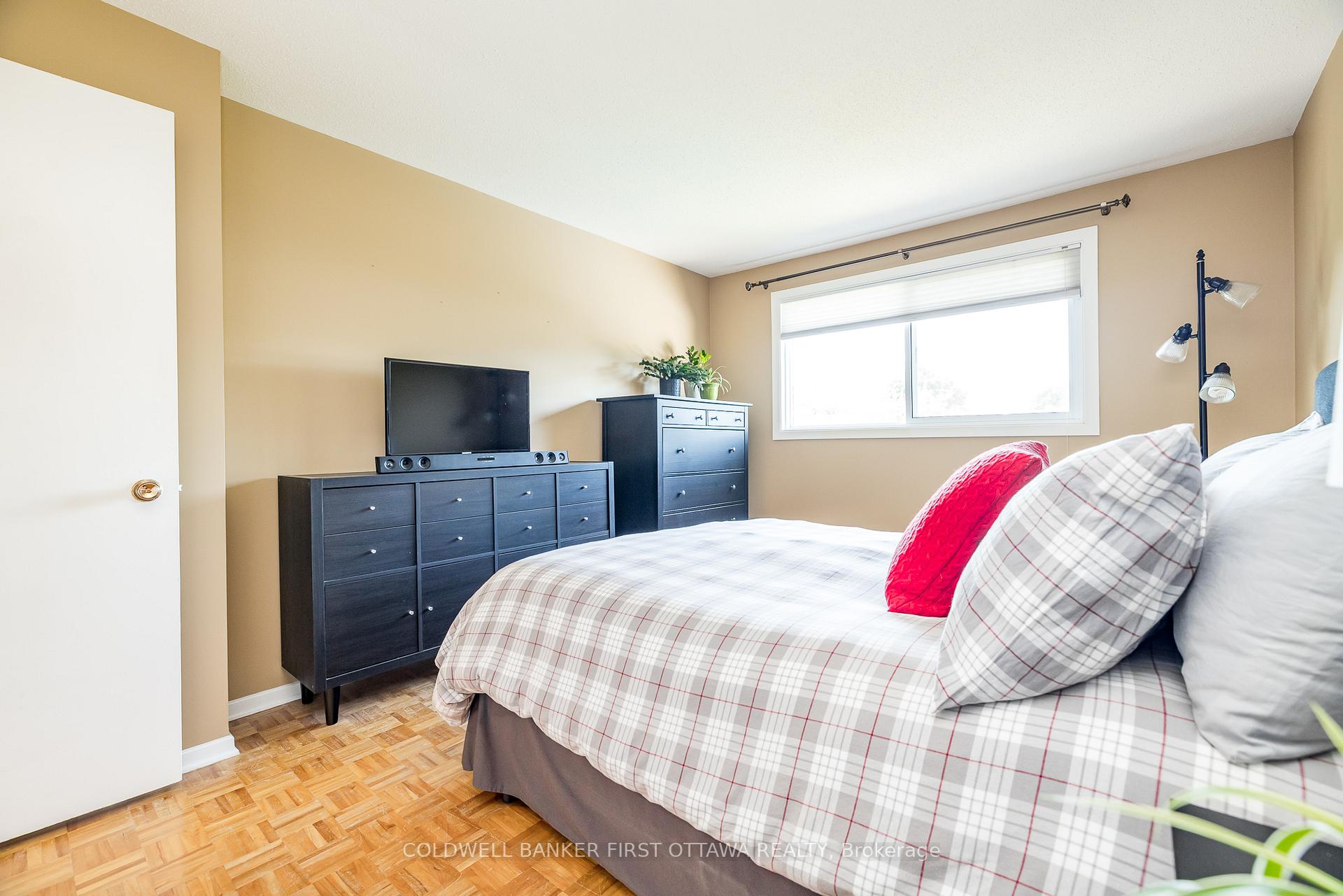 Photo 24 of 48 Downsview Crescent, Ottawa, Tanglewood — HOMEH