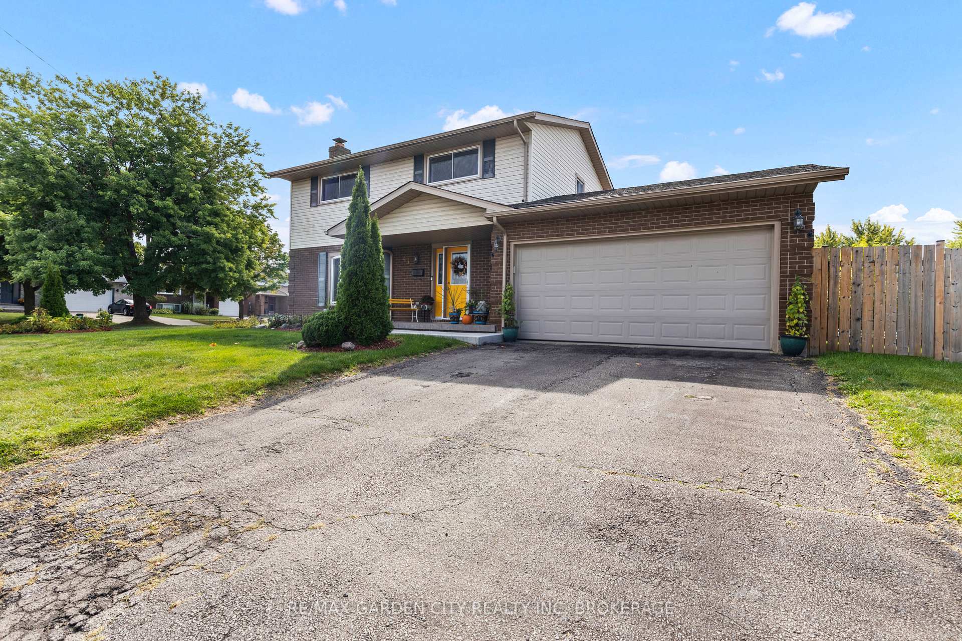 Photo 2 of 43 Capri Street, Thorold, Confederation Heights — HOMEH