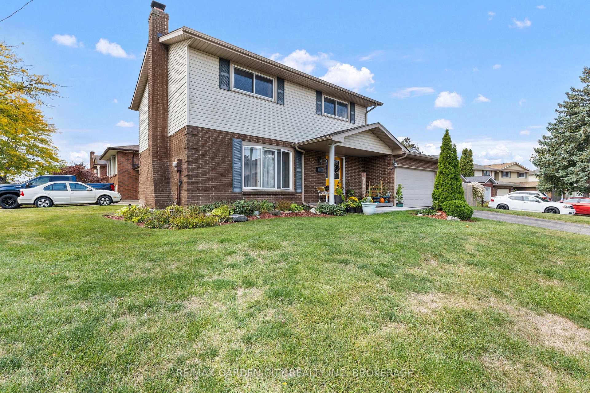 Photo 3 of 43 Capri Street, Thorold, Confederation Heights — HOMEH