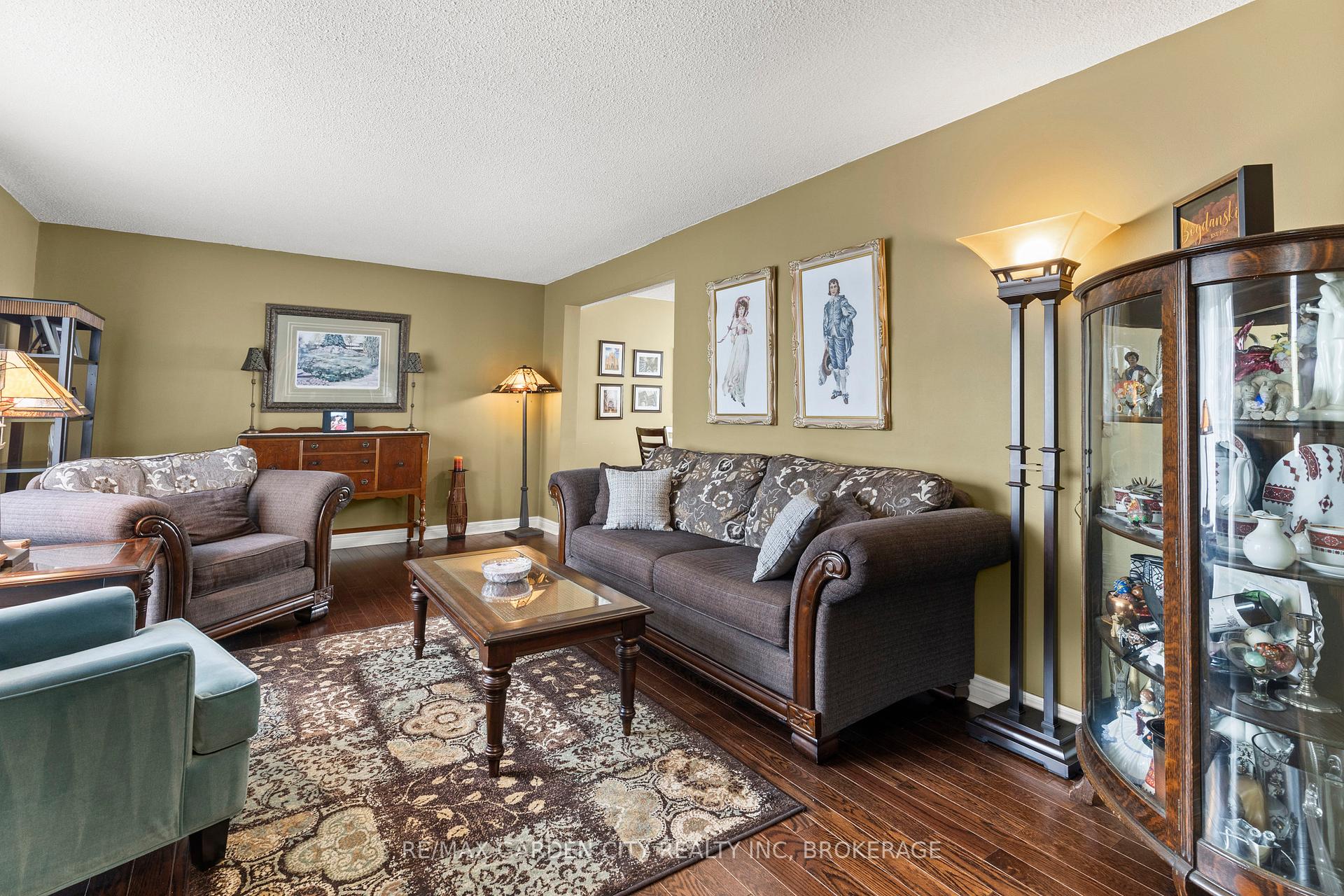 Photo 6 of 43 Capri Street, Thorold, Confederation Heights — HOMEH