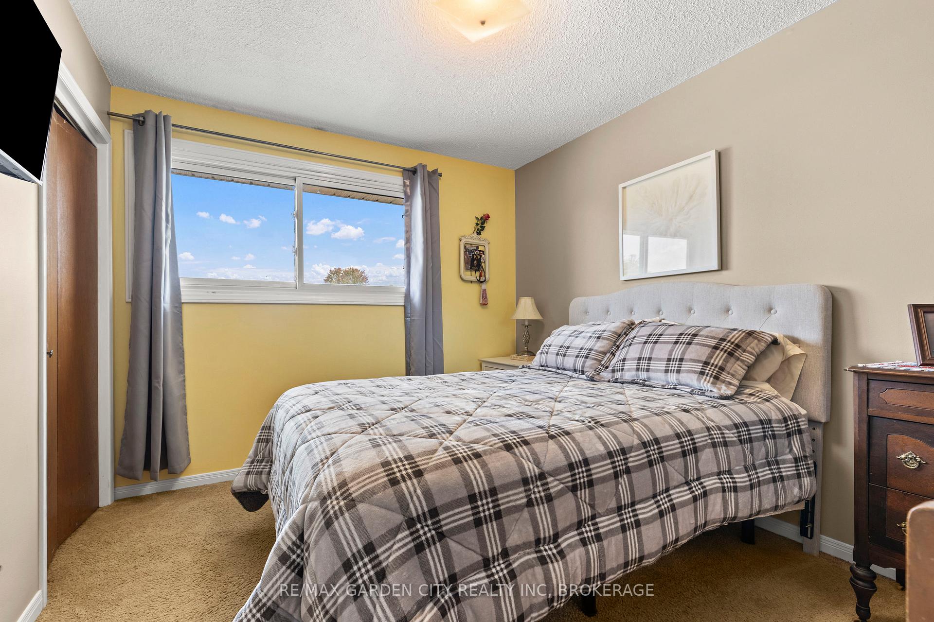 Photo 20 of 43 Capri Street, Thorold, Confederation Heights — HOMEH