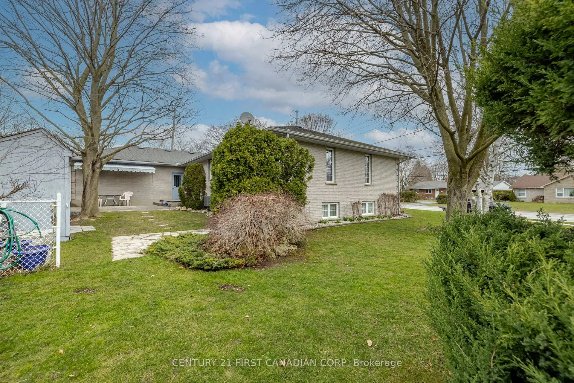 Photo 17 of 196 Hull Road, Strathroy-Caradoc, NE — HOMEH