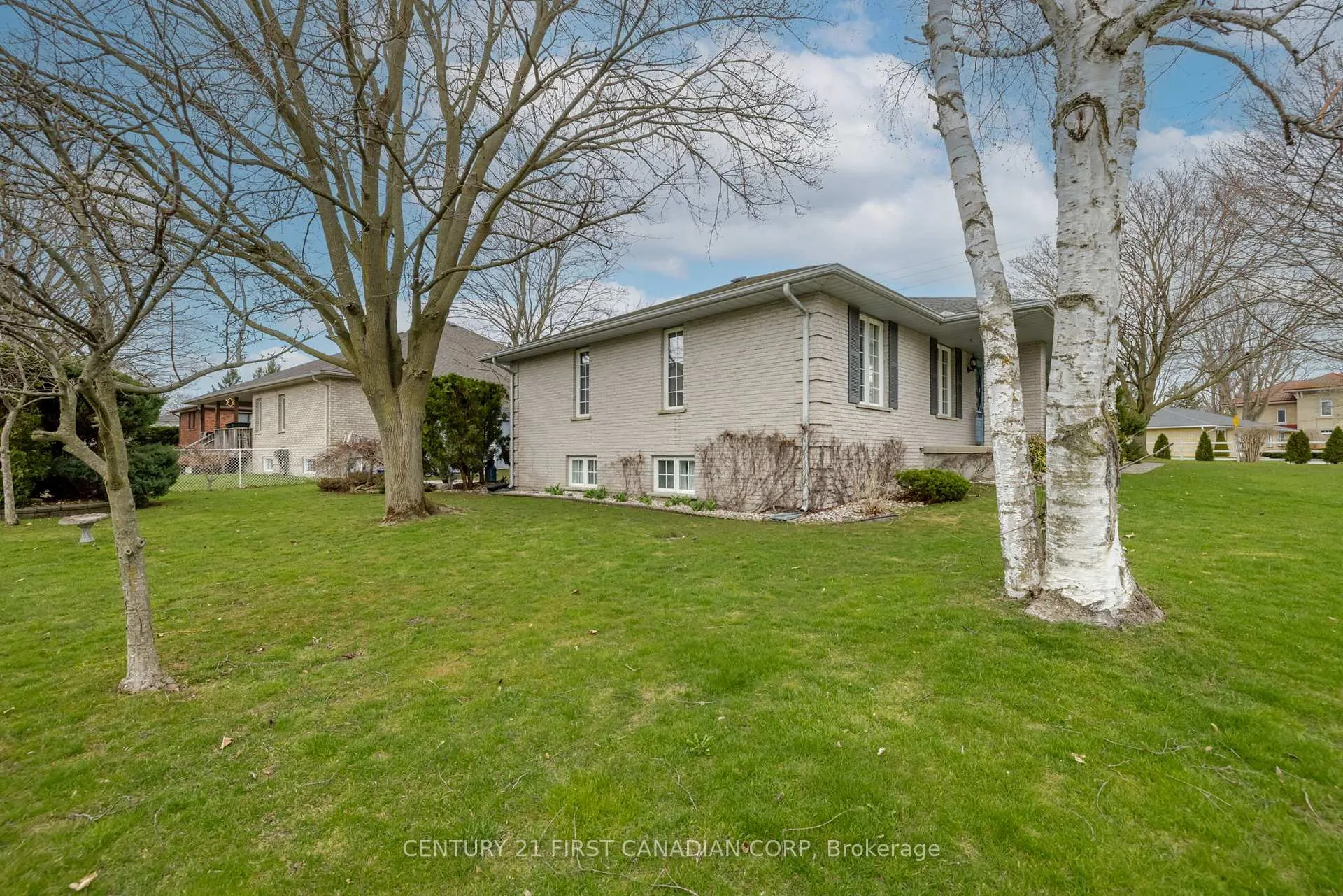 Photo 23 of 196 Hull Road, Strathroy-Caradoc, NE — HOMEH