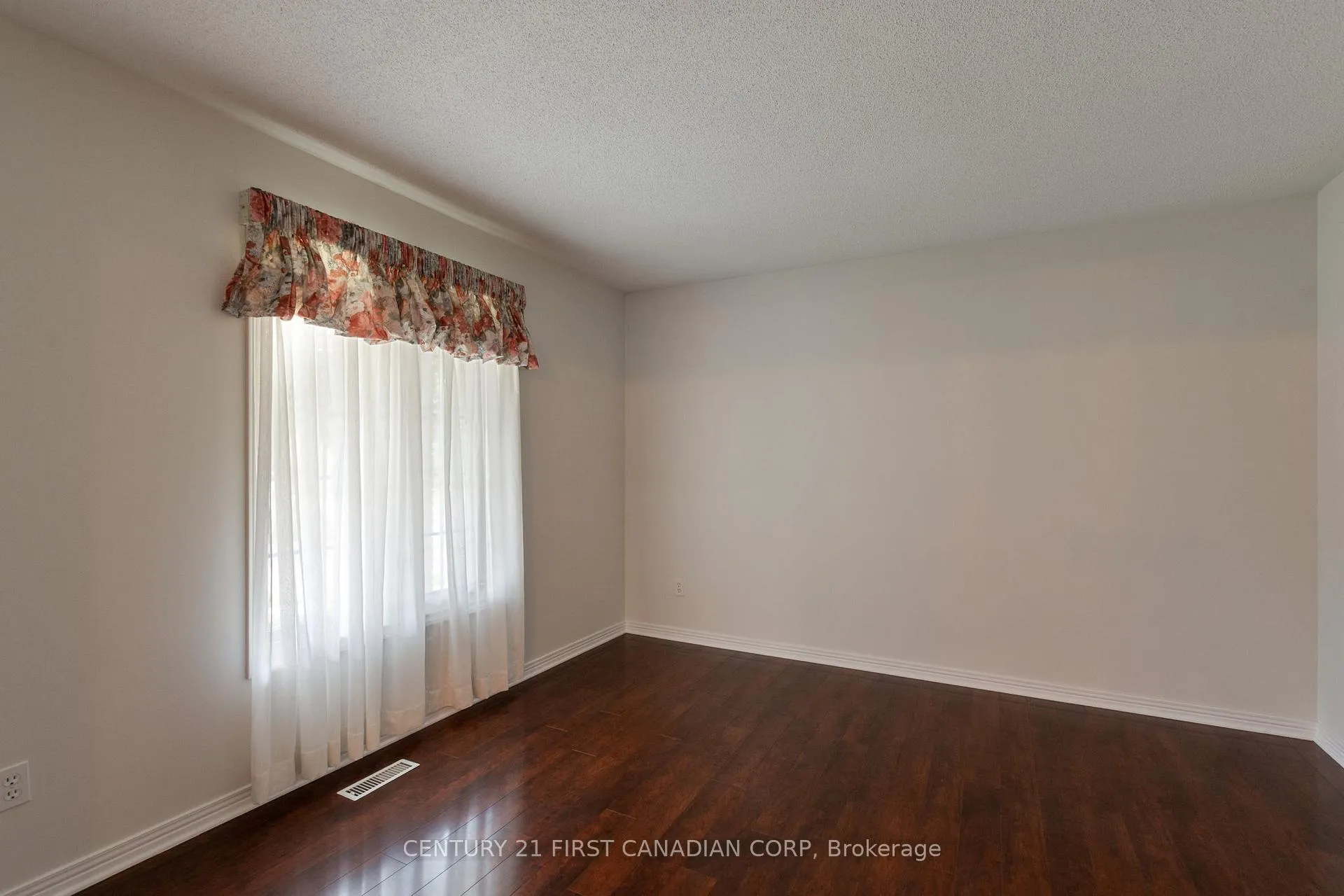 Photo 42 of 196 Hull Road, Strathroy-Caradoc, NE — HOMEH