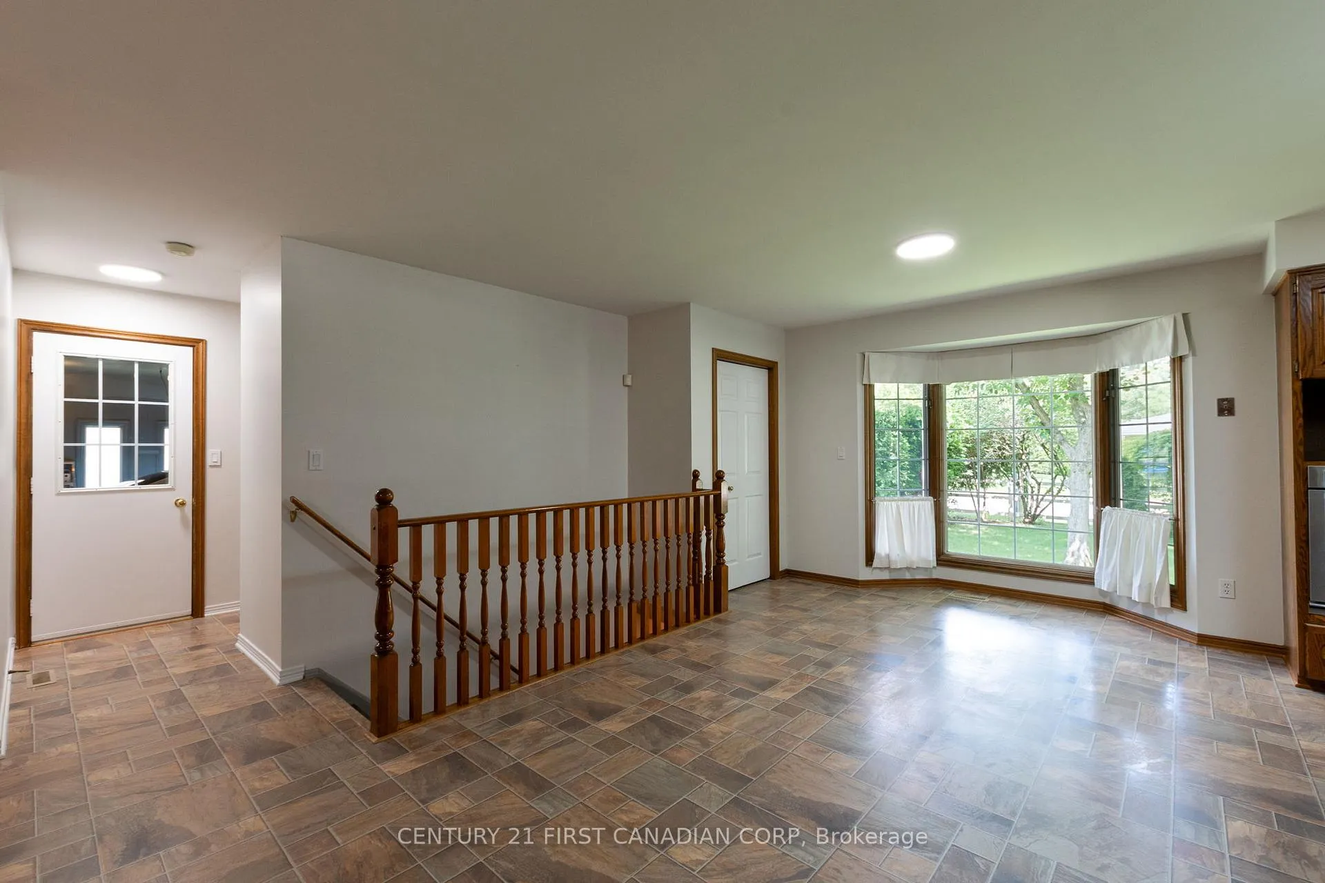 Photo 105 of 196 Hull Road, Strathroy-Caradoc, NE — HOMEH