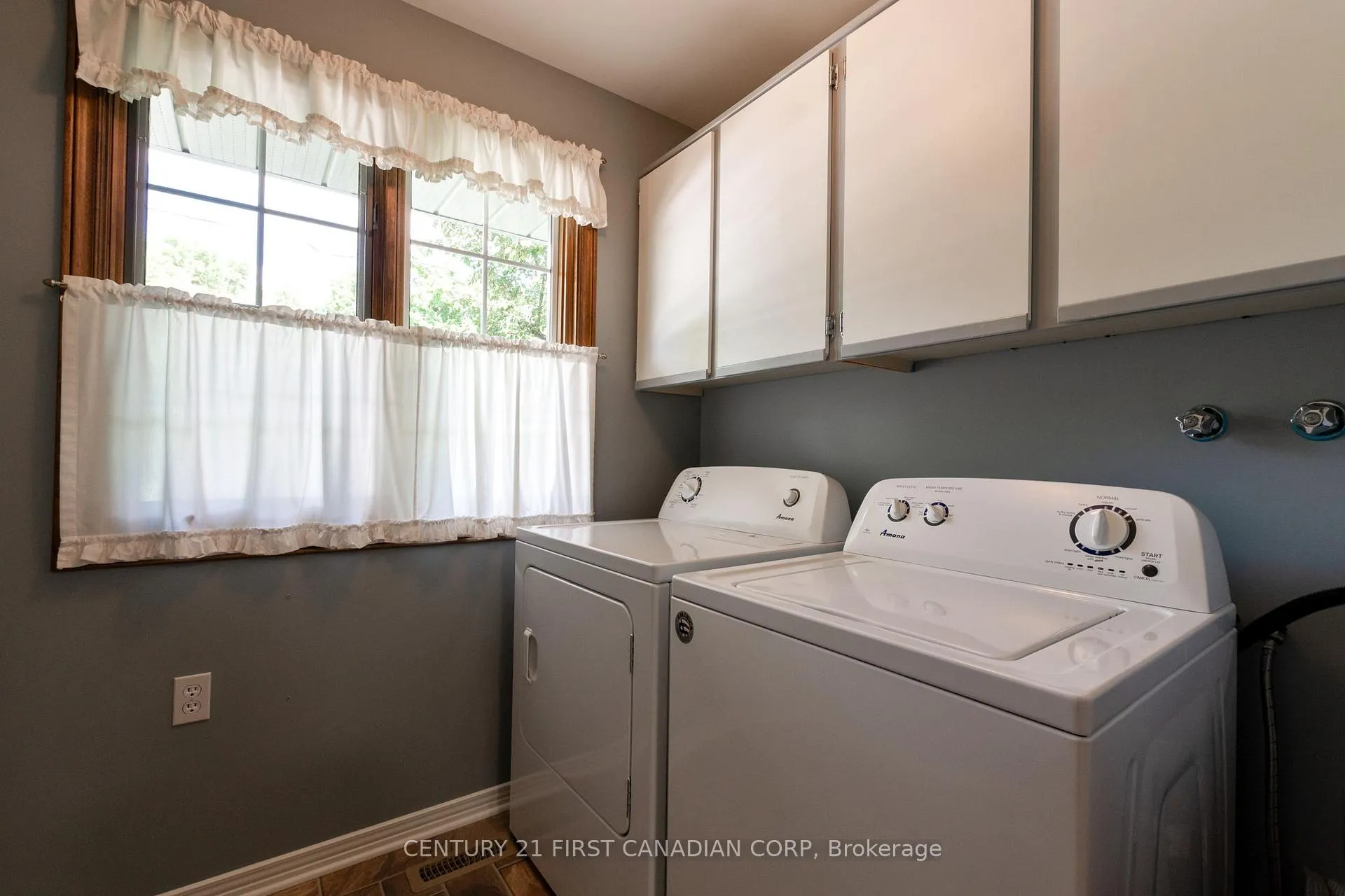Photo 111 of 196 Hull Road, Strathroy-Caradoc, NE — HOMEH