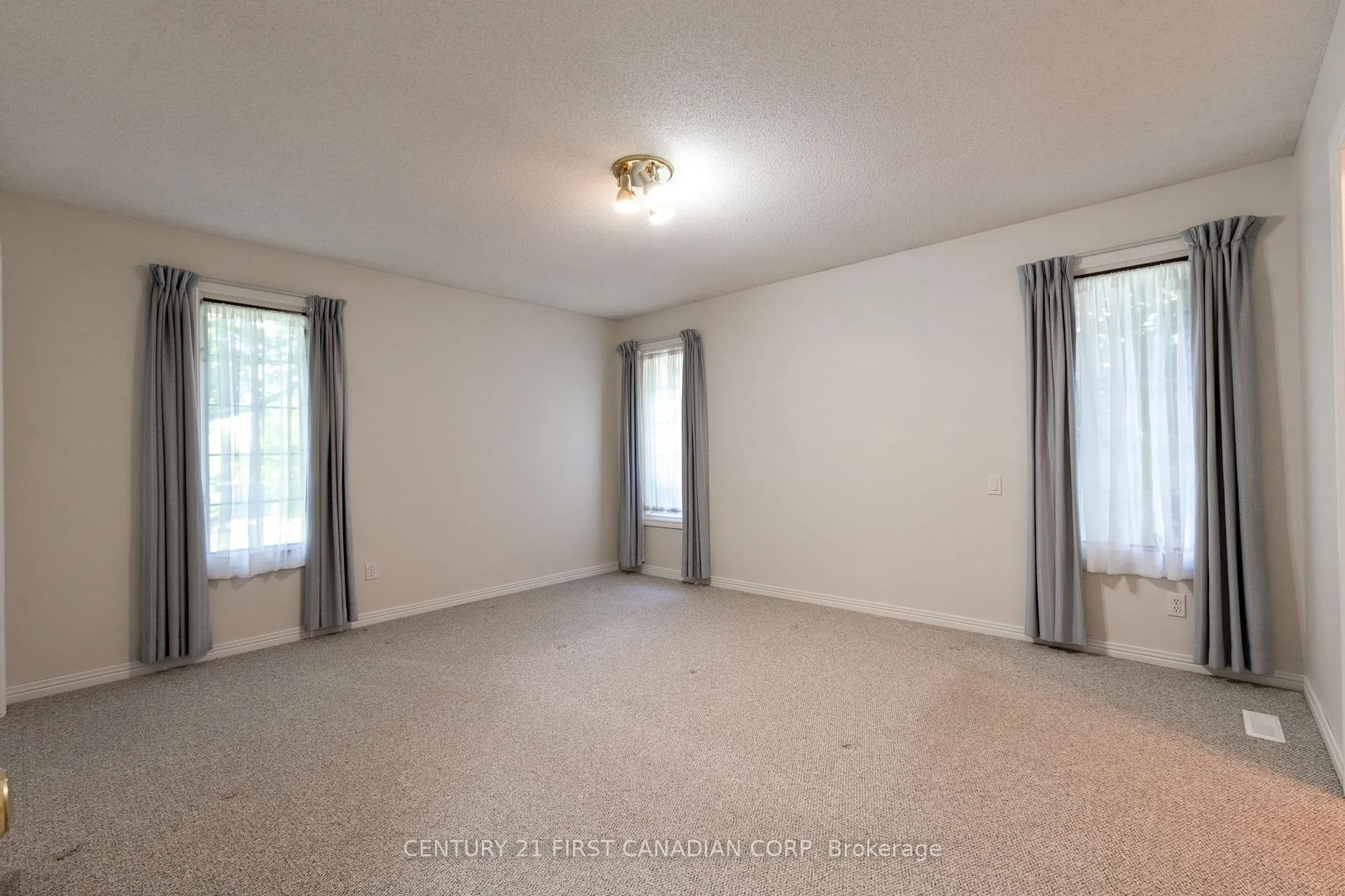 Photo 127 of 196 Hull Road, Strathroy-Caradoc, NE — HOMEH