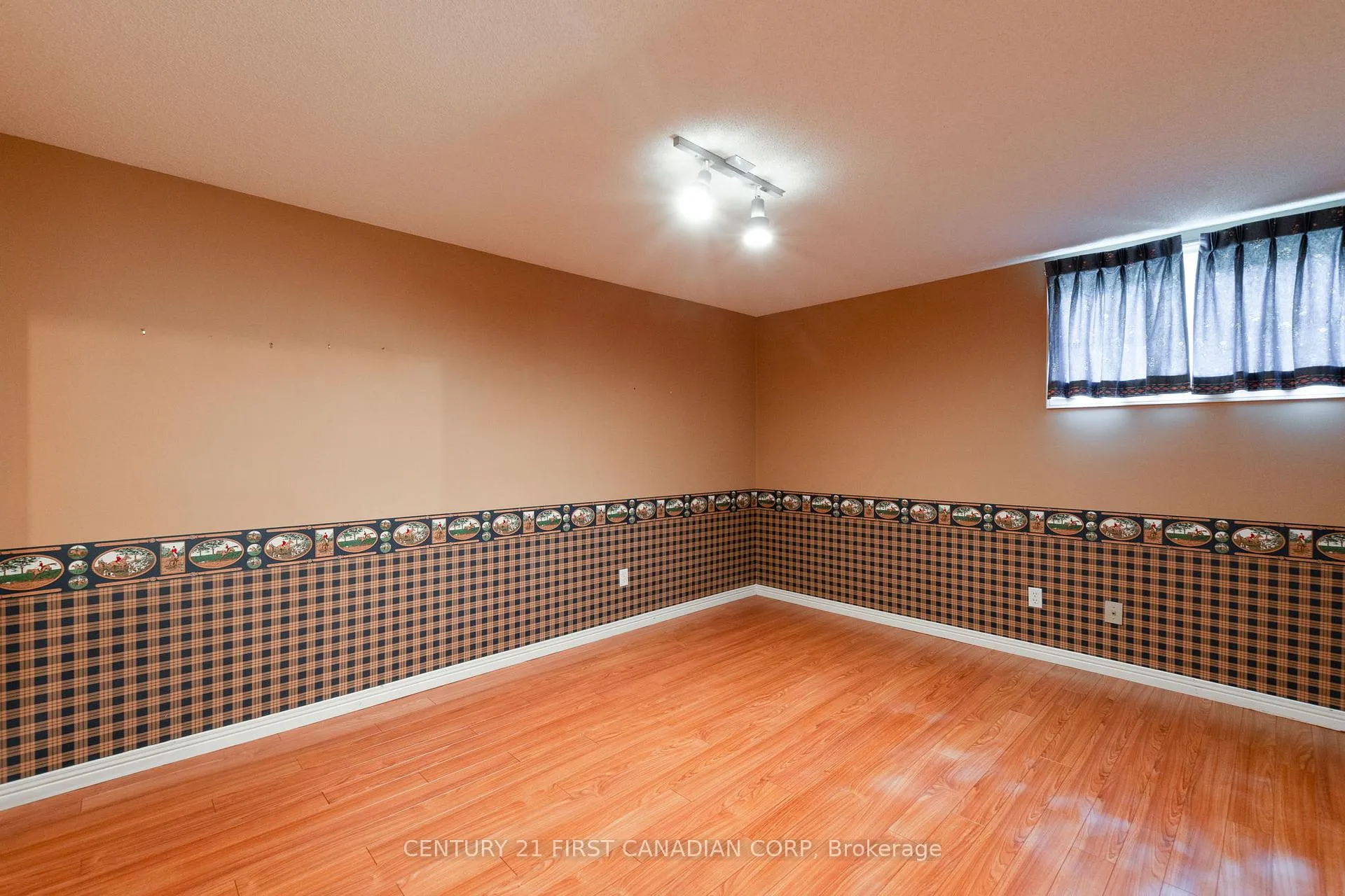 Photo 174 of 196 Hull Road, Strathroy-Caradoc, NE — HOMEH