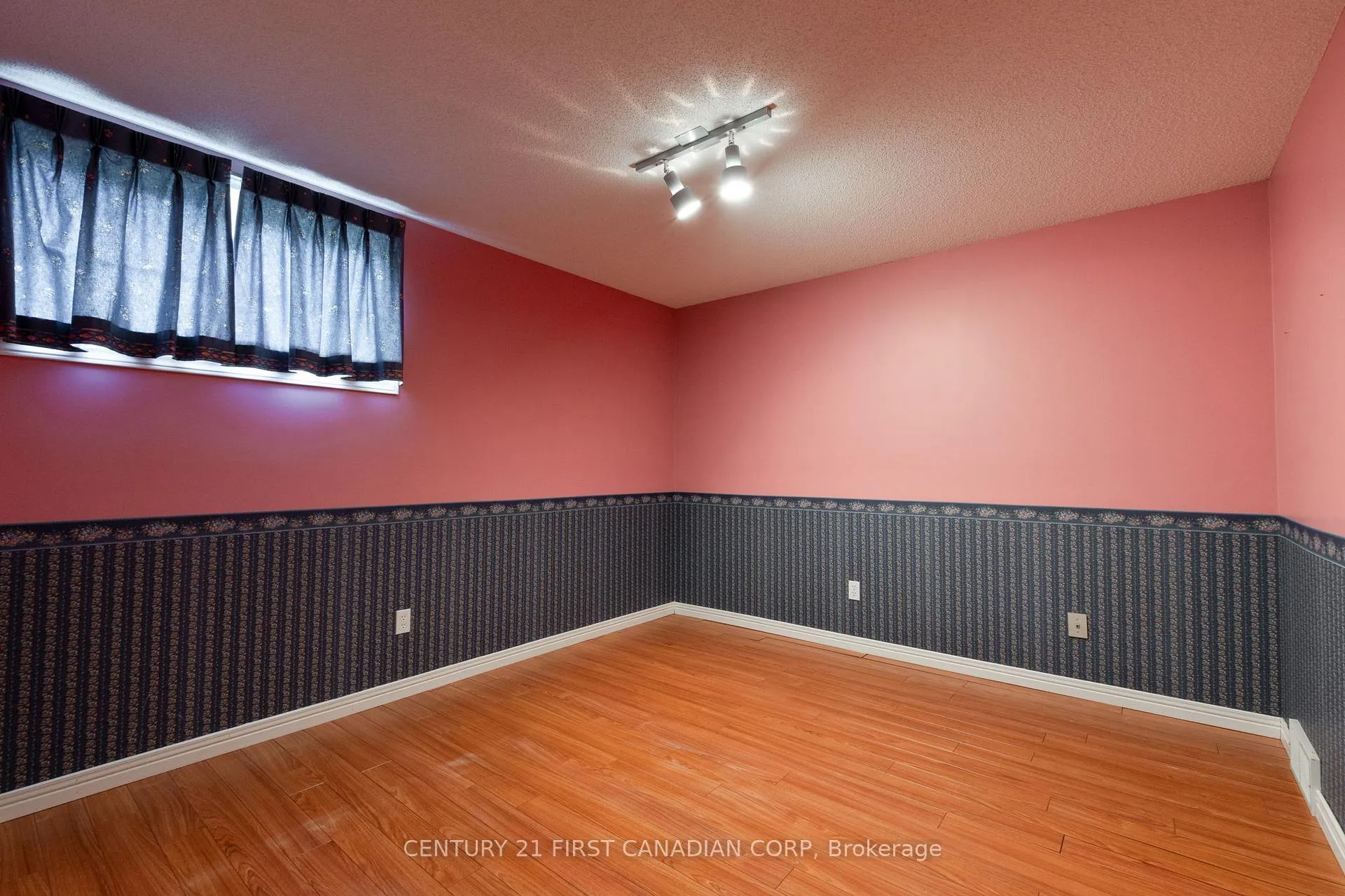Photo 191 of 196 Hull Road, Strathroy-Caradoc, NE — HOMEH