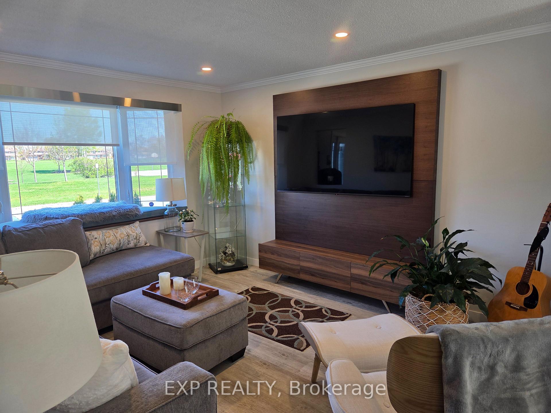 Photo 29 of 406 Woodfield Drive, Ottawa, Tanglewood — HOMEH