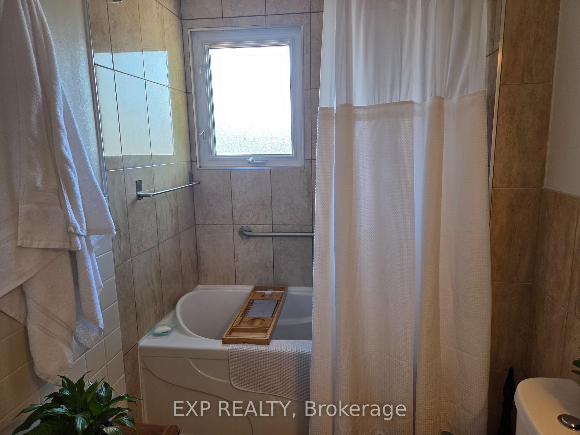 Photo 32 of 406 Woodfield Drive, Ottawa, Tanglewood — HOMEH