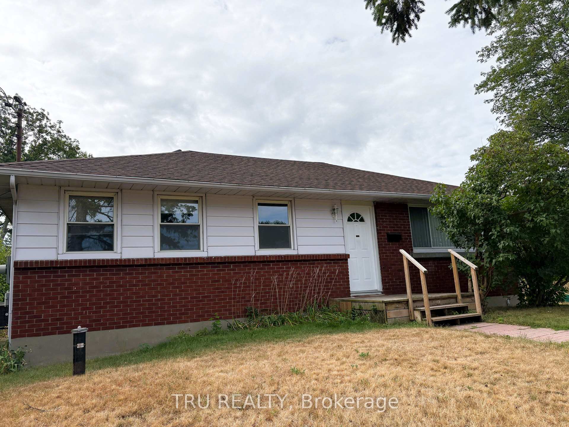 Photo 1 of 16 Sandy Avenue S, Ottawa, Merivale Gardens — HOMEH
