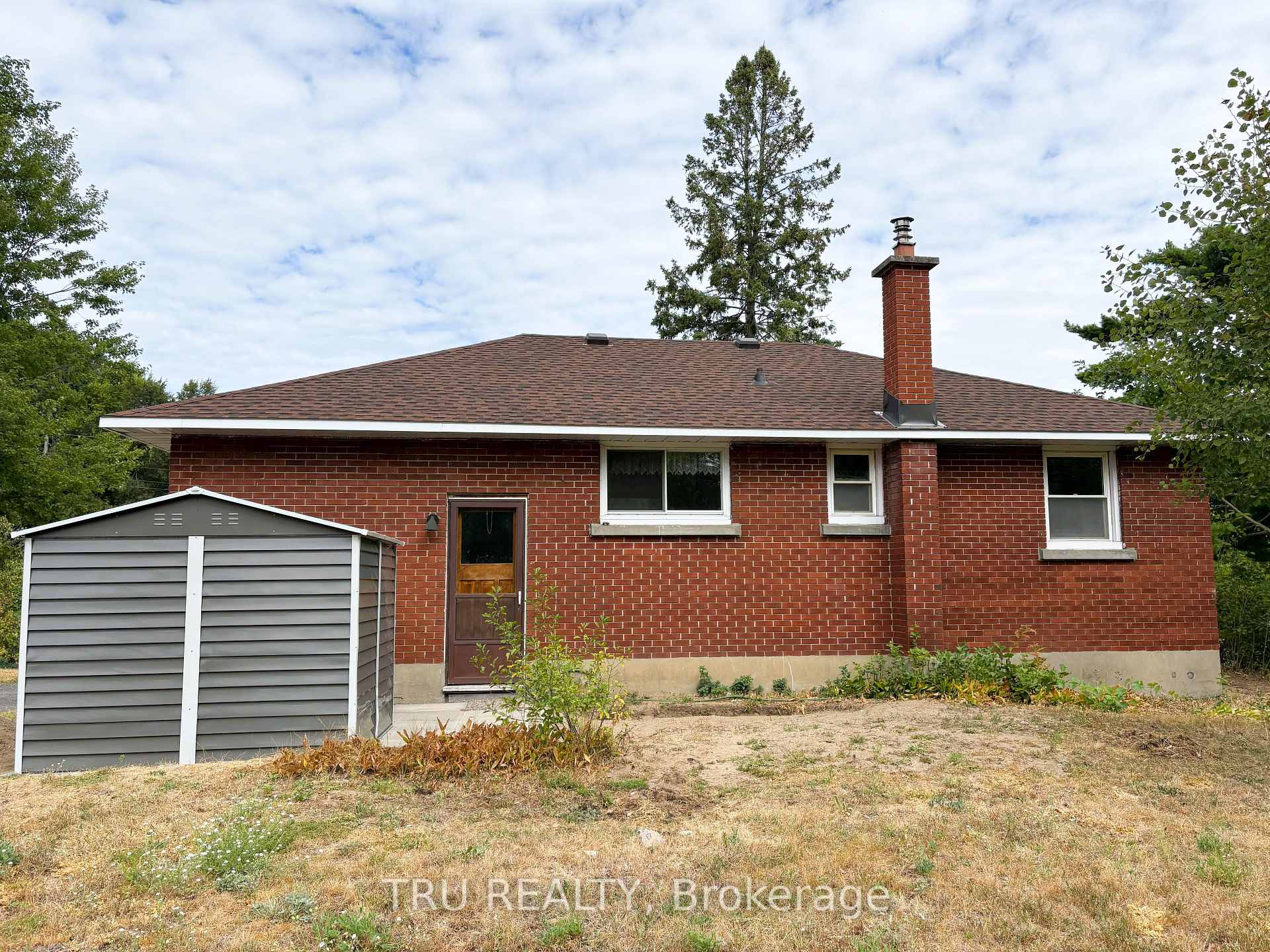 Photo 3 of 16 Sandy Avenue S, Ottawa, Merivale Gardens — HOMEH