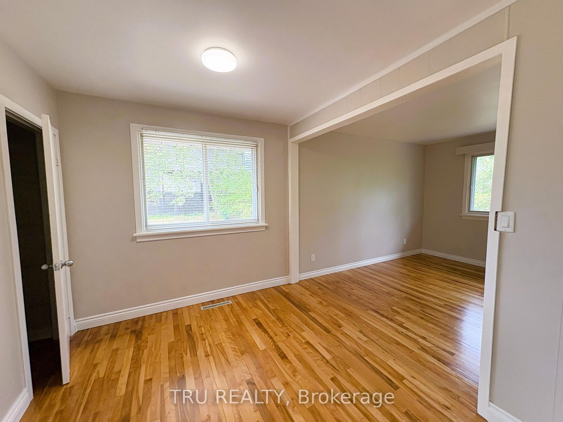 Photo 6 of 16 Sandy Avenue S, Ottawa, Merivale Gardens — HOMEH