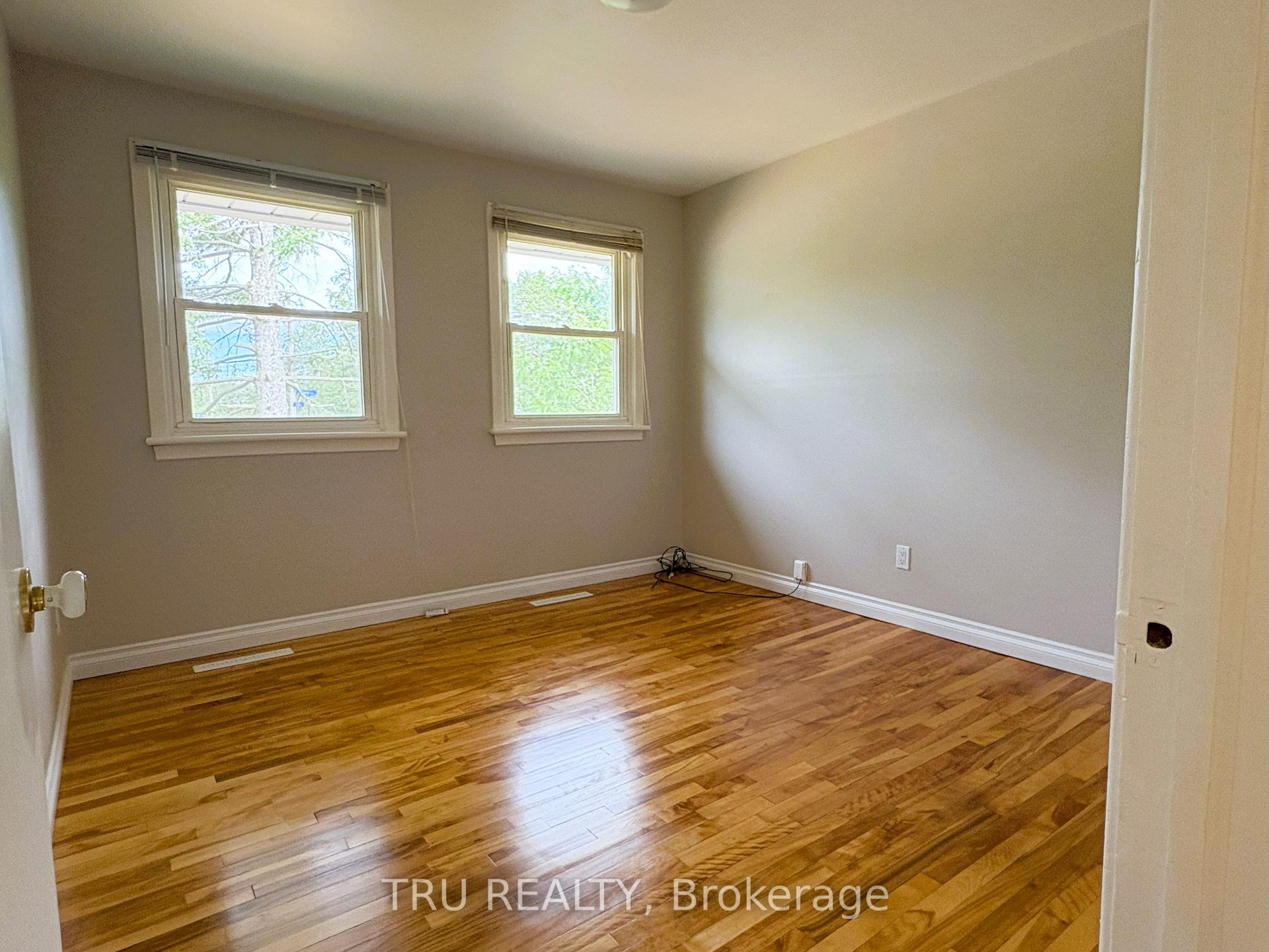 Photo 8 of 16 Sandy Avenue S, Ottawa, Merivale Gardens — HOMEH