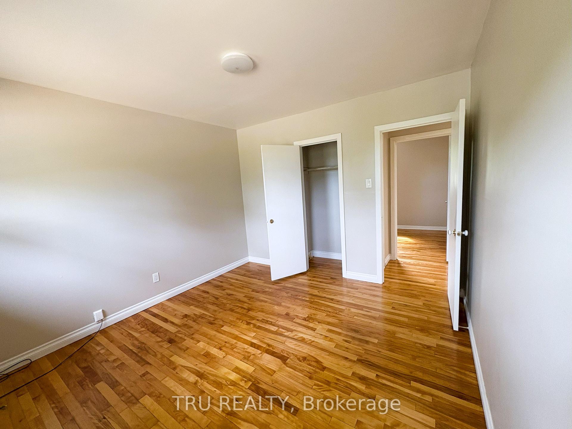 Photo 9 of 16 Sandy Avenue S, Ottawa, Merivale Gardens — HOMEH