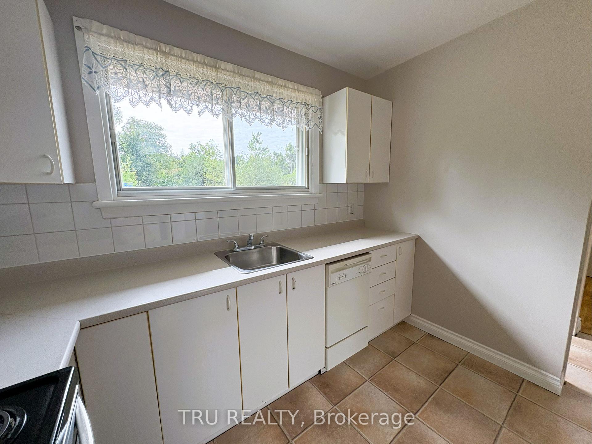 Photo 16 of 16 Sandy Avenue S, Ottawa, Merivale Gardens — HOMEH