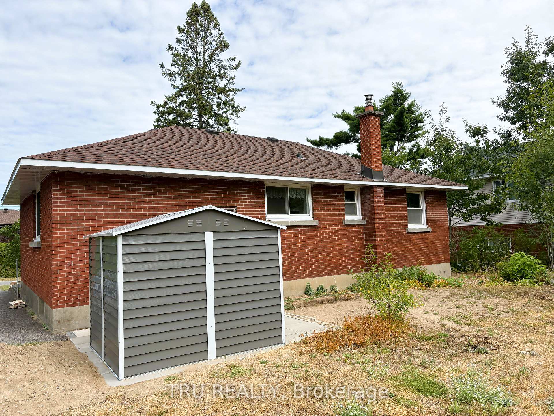 Photo 21 of 16 Sandy Avenue S, Ottawa, Merivale Gardens — HOMEH