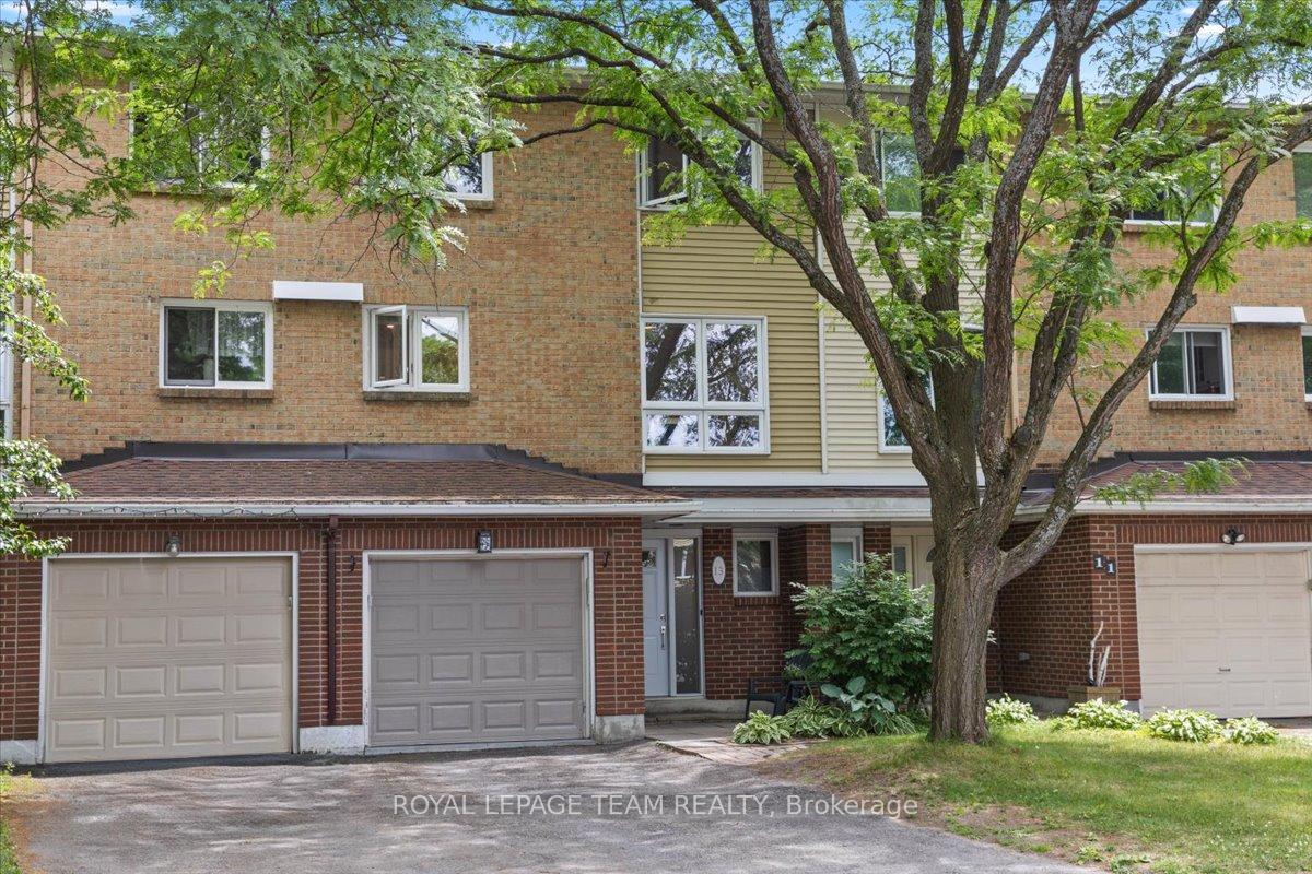 Photo 2 of 13 Kedgewick Court, Ottawa, Tanglewood — HOMEH
