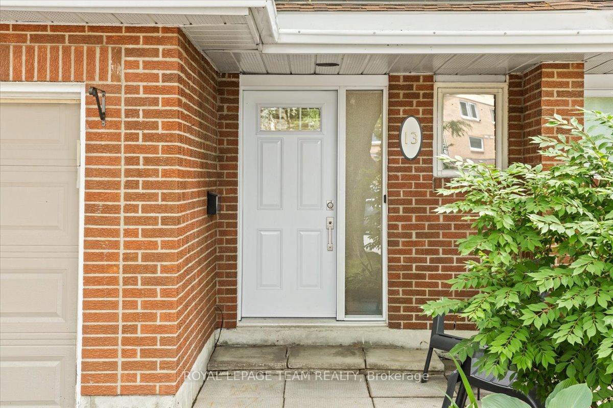 Photo 3 of 13 Kedgewick Court, Ottawa, Tanglewood — HOMEH