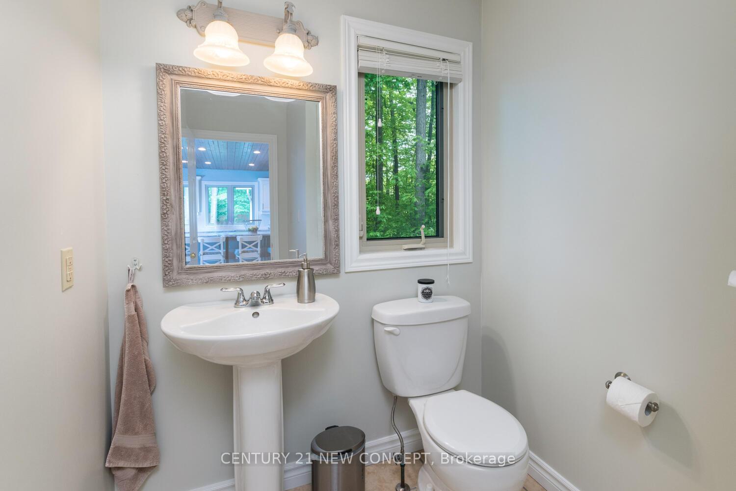 Photo 7 of 247 Islandview, Tay Valley, Bathurst/Burgess & Sherbrooke (North Burgess) Twp — HOMEH
