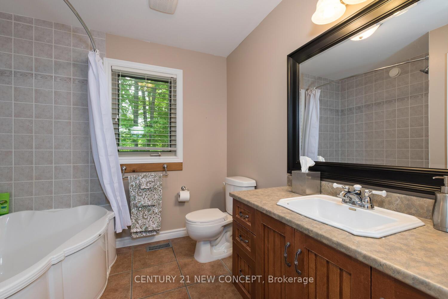 Photo 9 of 247 Islandview, Tay Valley, Bathurst/Burgess & Sherbrooke (North Burgess) Twp — HOMEH