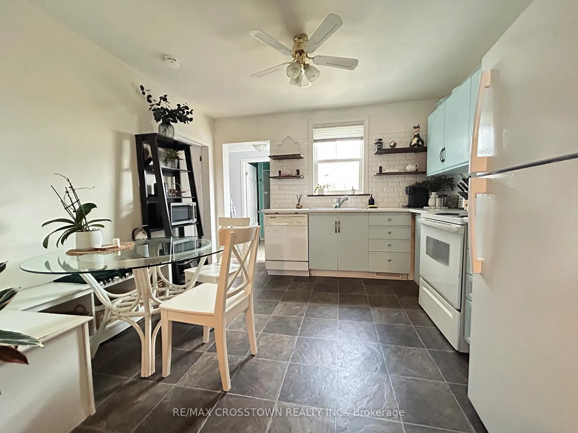 Photo 7 of 661 Fourth Avenue, Tay, Port McNicoll — HOMEH