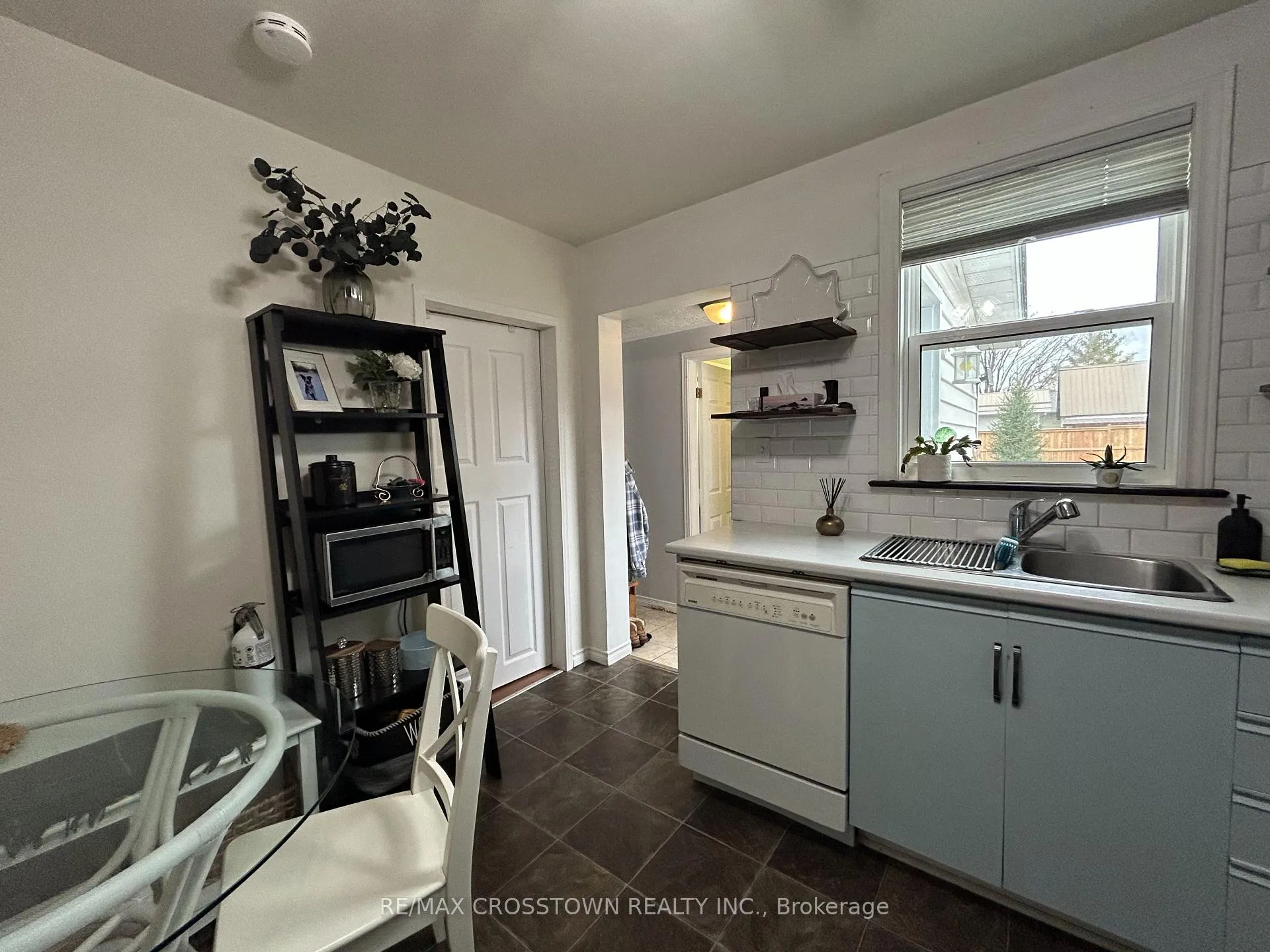 Photo 8 of 661 Fourth Avenue, Tay, Port McNicoll — HOMEH