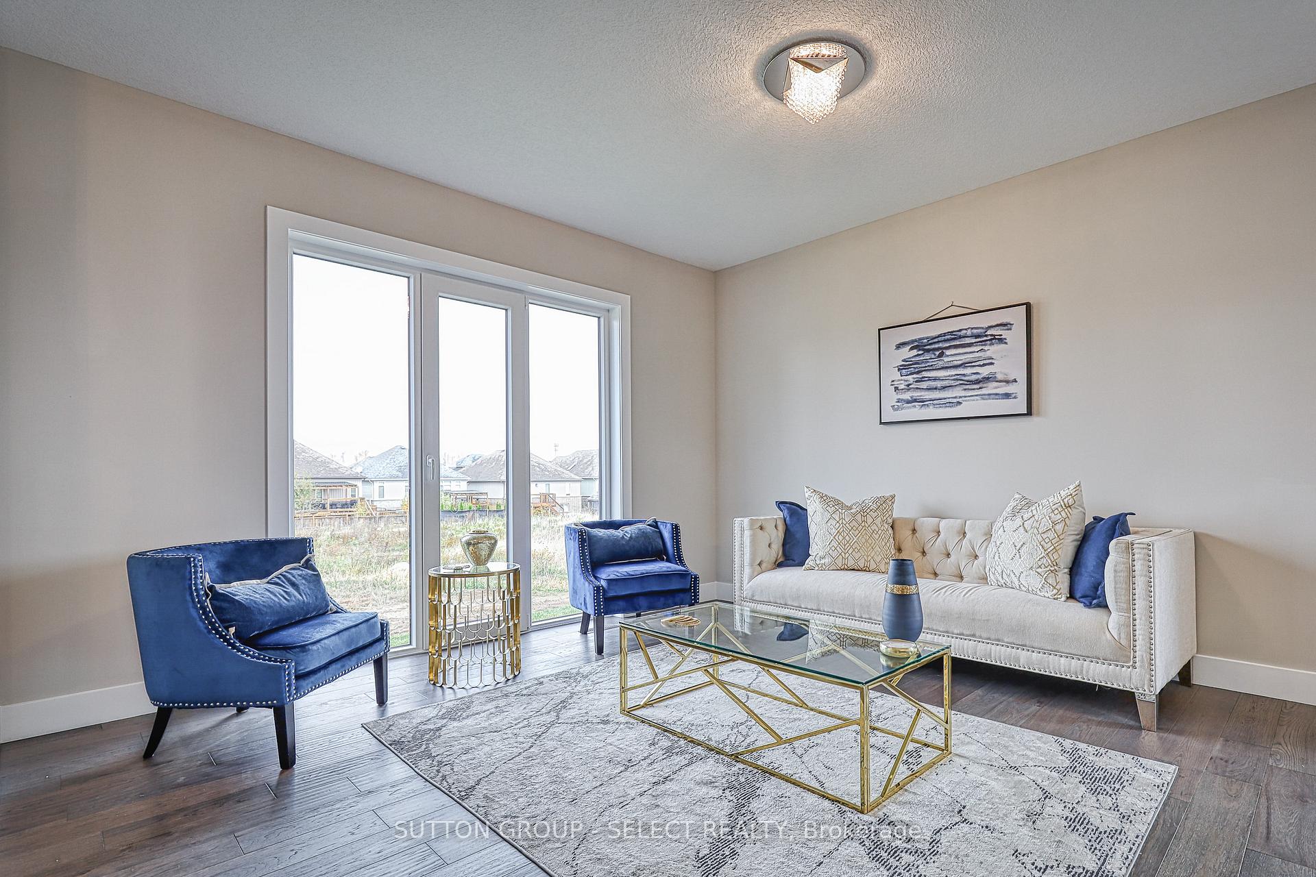 Photo 12 of 19 Alexander Circle, Strathroy-Caradoc, SE — HOMEH