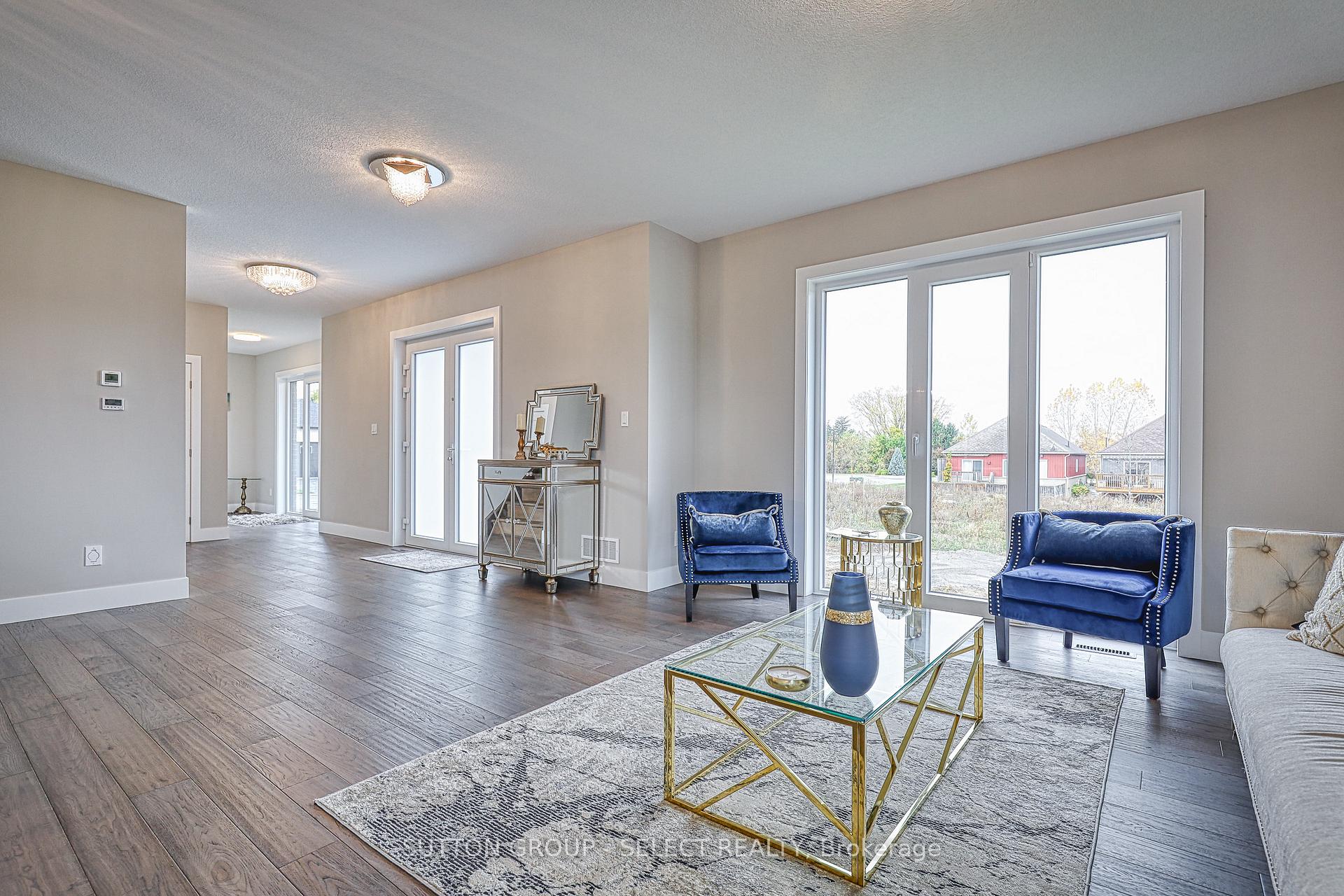 Photo 13 of 19 Alexander Circle, Strathroy-Caradoc, SE — HOMEH