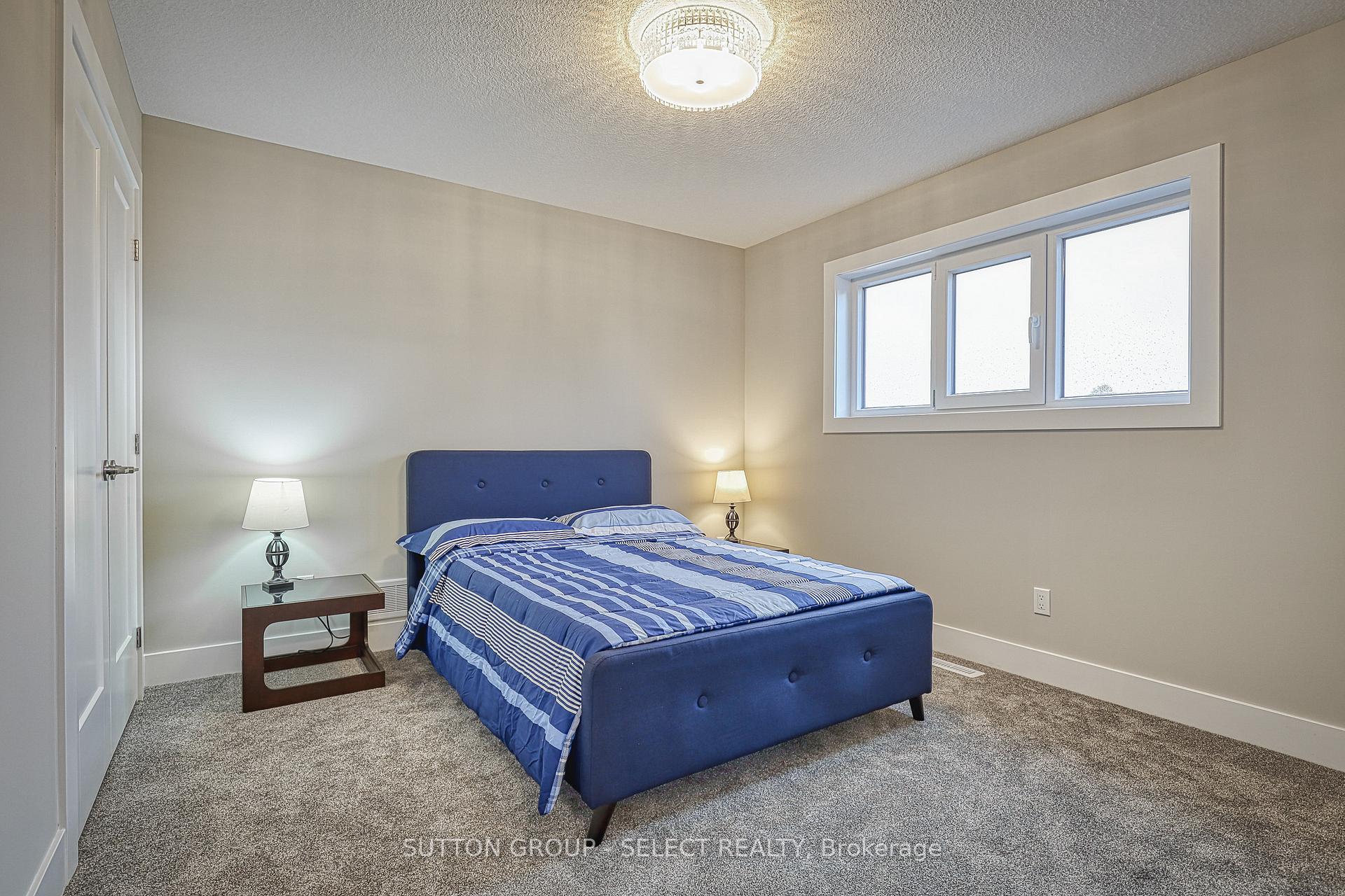 Photo 23 of 19 Alexander Circle, Strathroy-Caradoc, SE — HOMEH