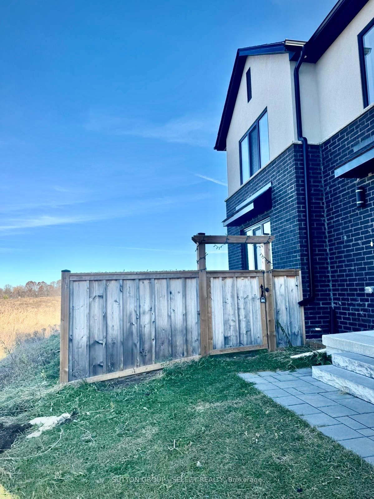 Photo 33 of 19 Alexander Circle, Strathroy-Caradoc, SE — HOMEH