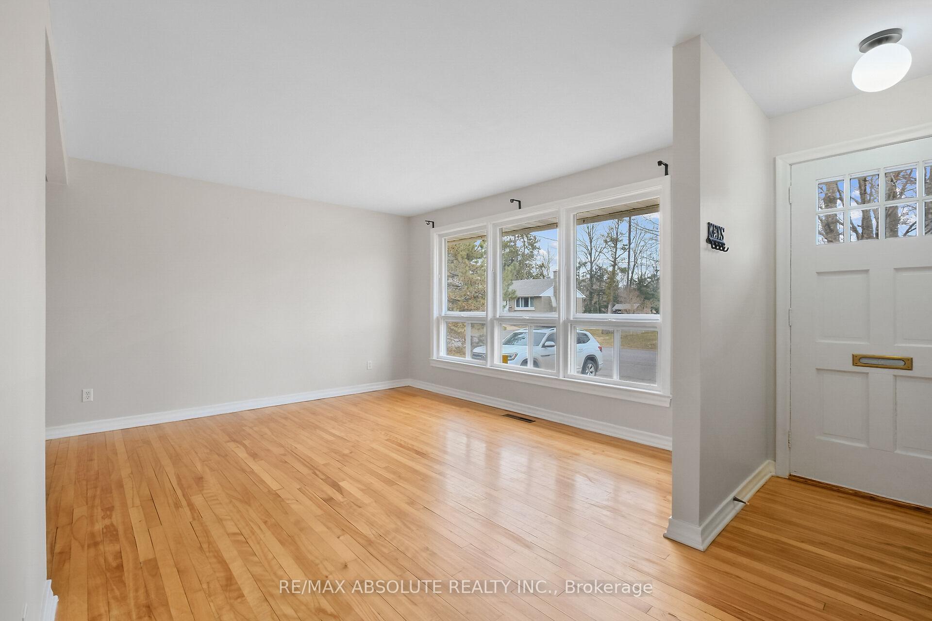Photo 3 of 22 Jay Avenue, Ottawa, Merivale Gardens — HOMEH