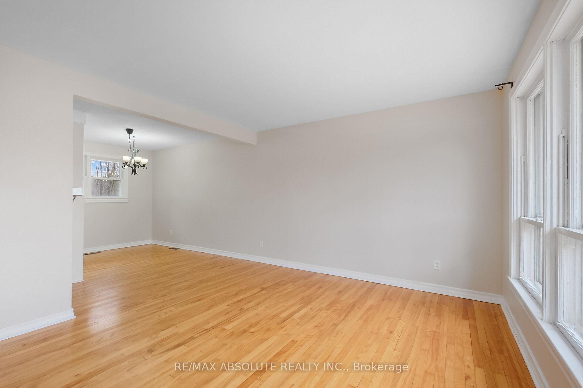 Photo 5 of 22 Jay Avenue, Ottawa, Merivale Gardens — HOMEH