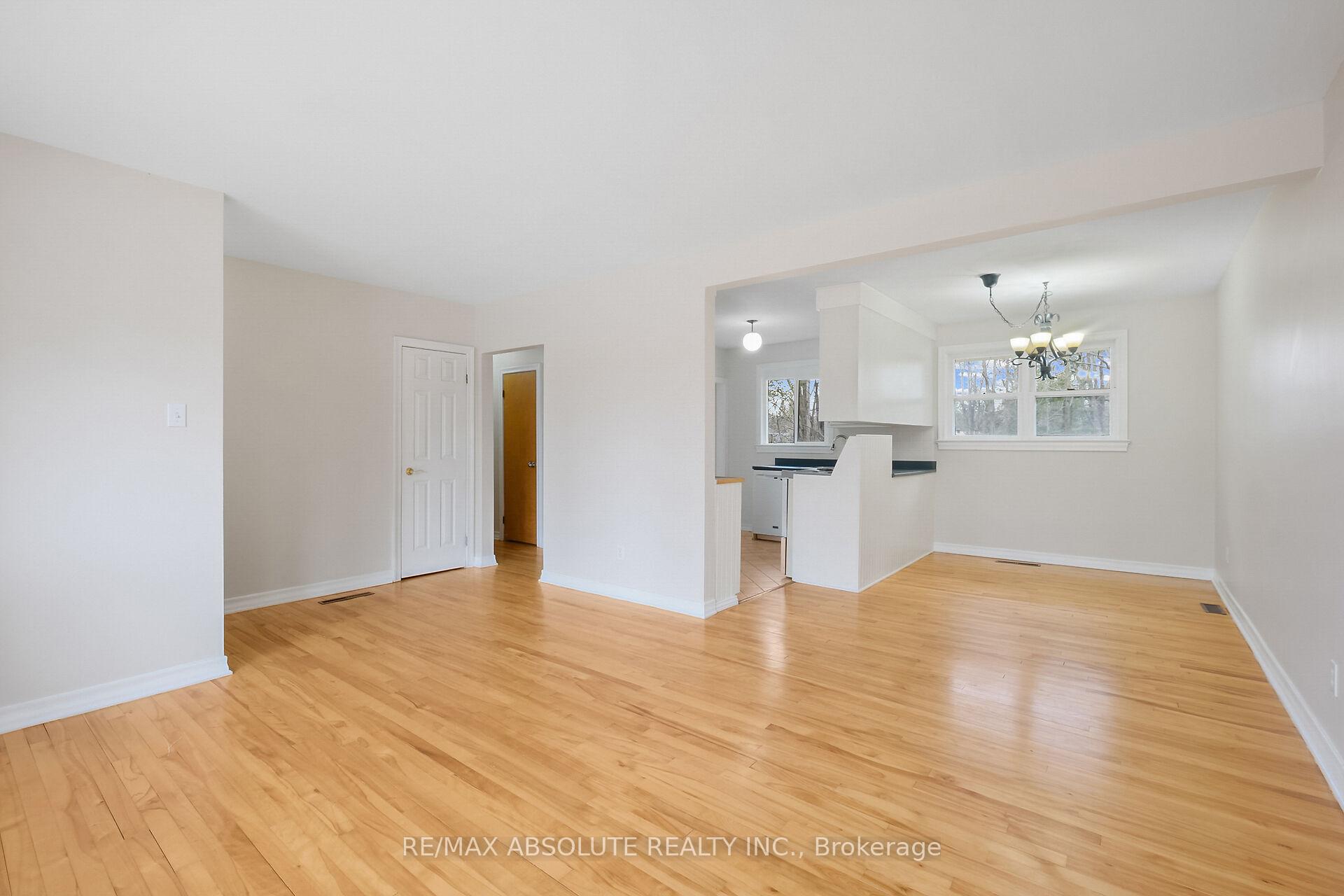Photo 6 of 22 Jay Avenue, Ottawa, Merivale Gardens — HOMEH