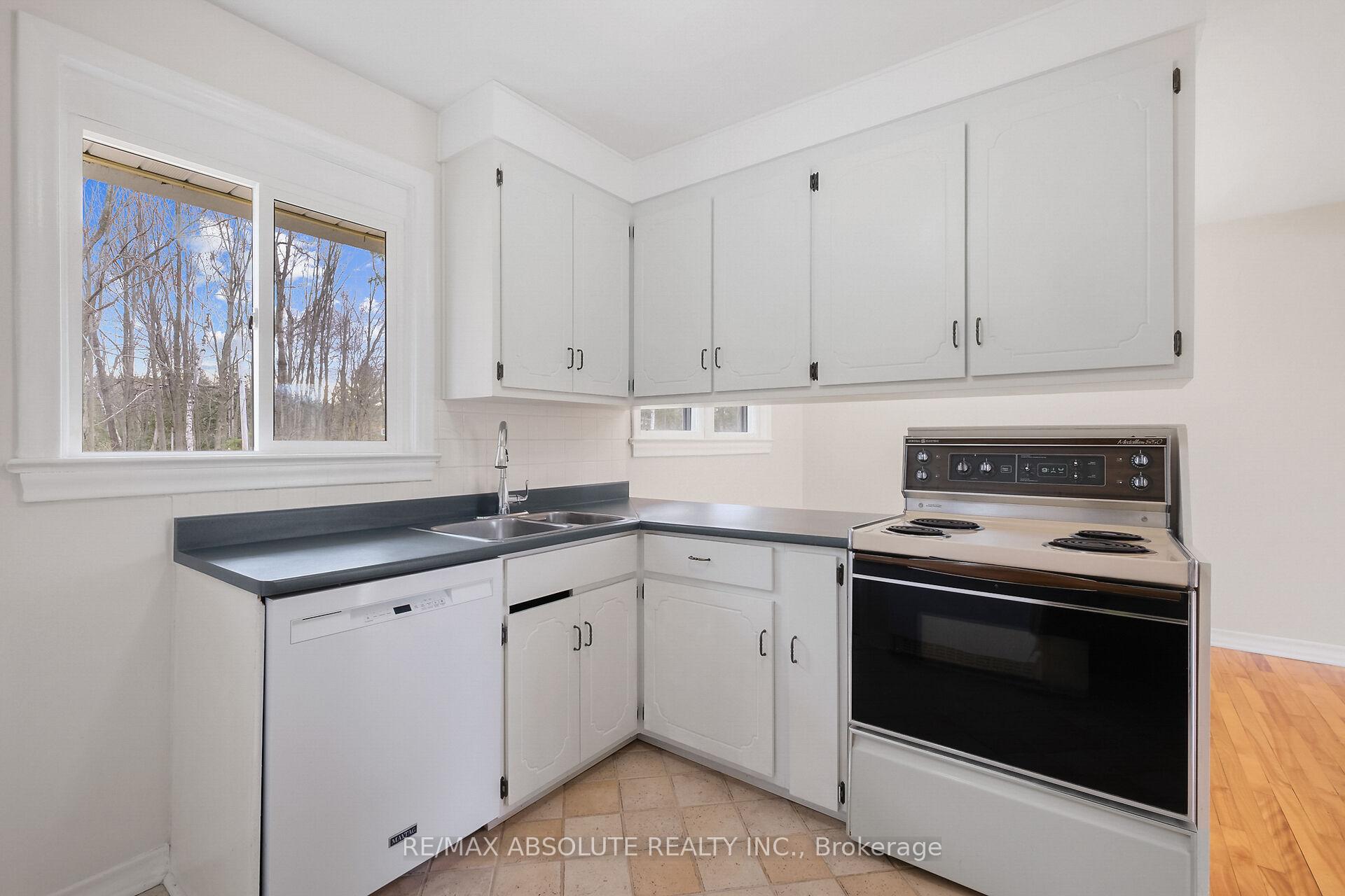 Photo 9 of 22 Jay Avenue, Ottawa, Merivale Gardens — HOMEH