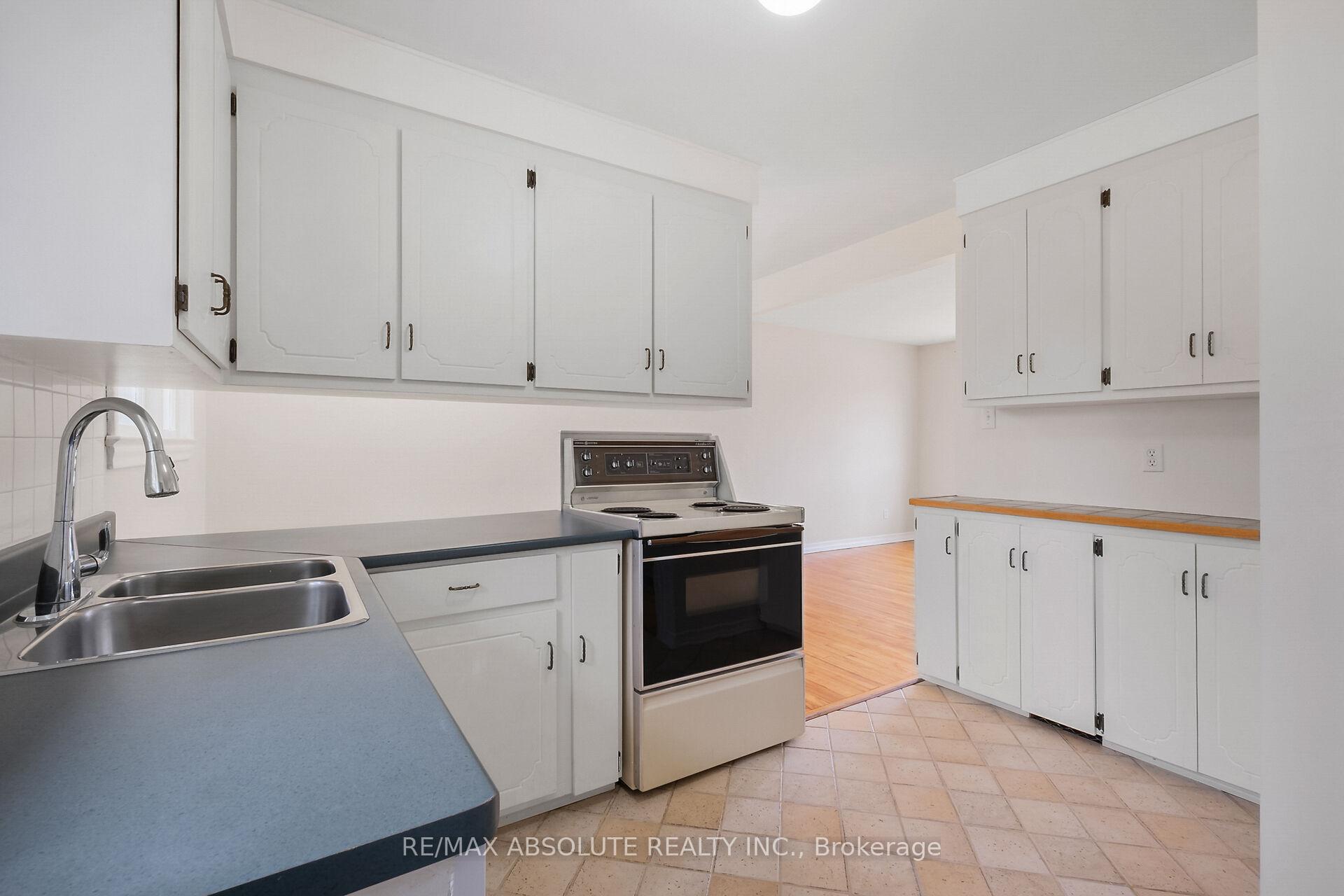 Photo 10 of 22 Jay Avenue, Ottawa, Merivale Gardens — HOMEH